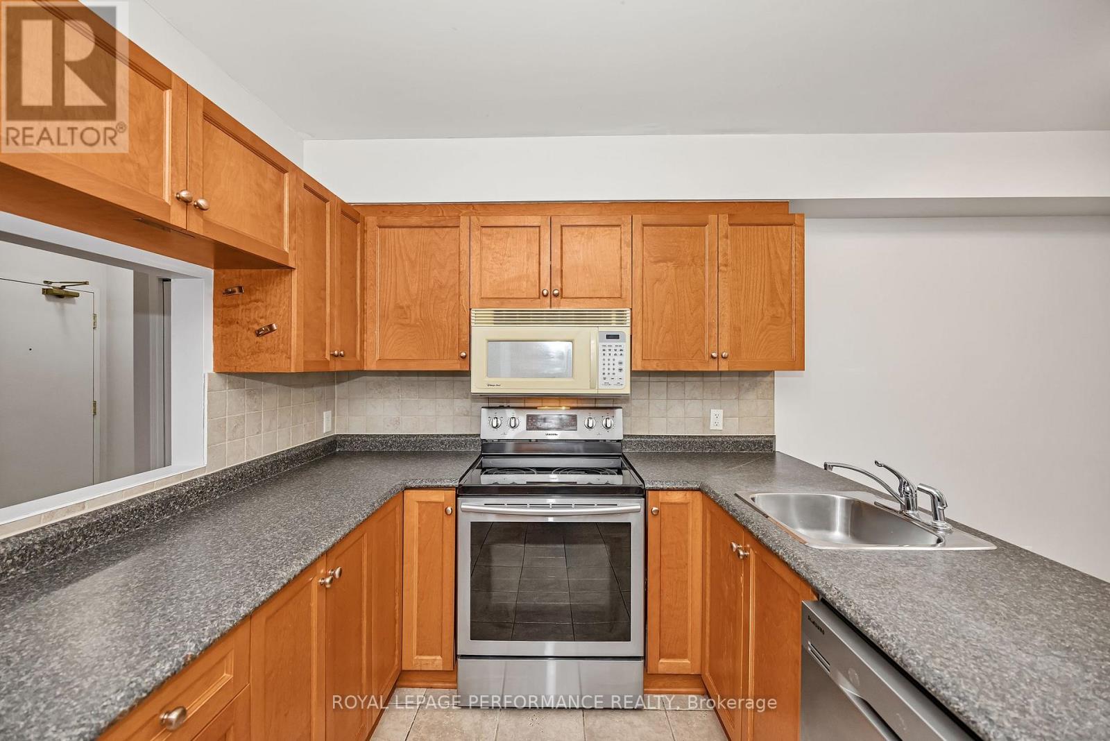 2 - 80 Briargate Private, Ottawa, Ontario  K4A 0C3 - Photo 17 - X12690936