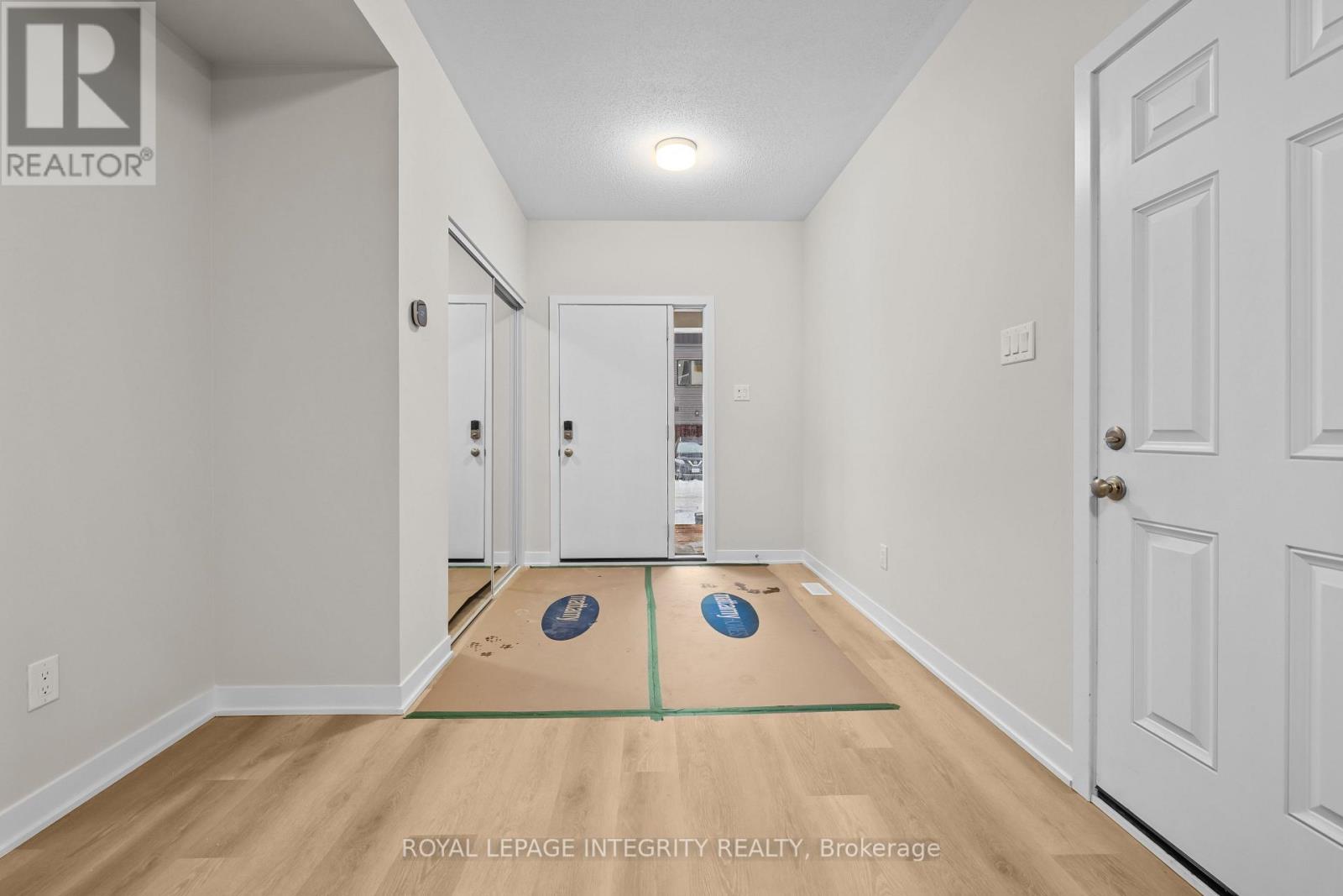 812 Demulcent Lane, Ottawa, Ontario  K2W 0N9 - Photo 3 - X12690962