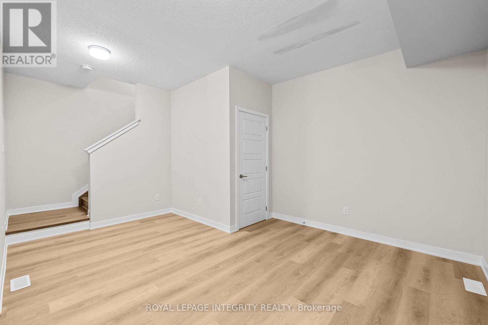 812 Demulcent Lane, Ottawa, Ontario  K2W 0N9 - Photo 4 - X12690962