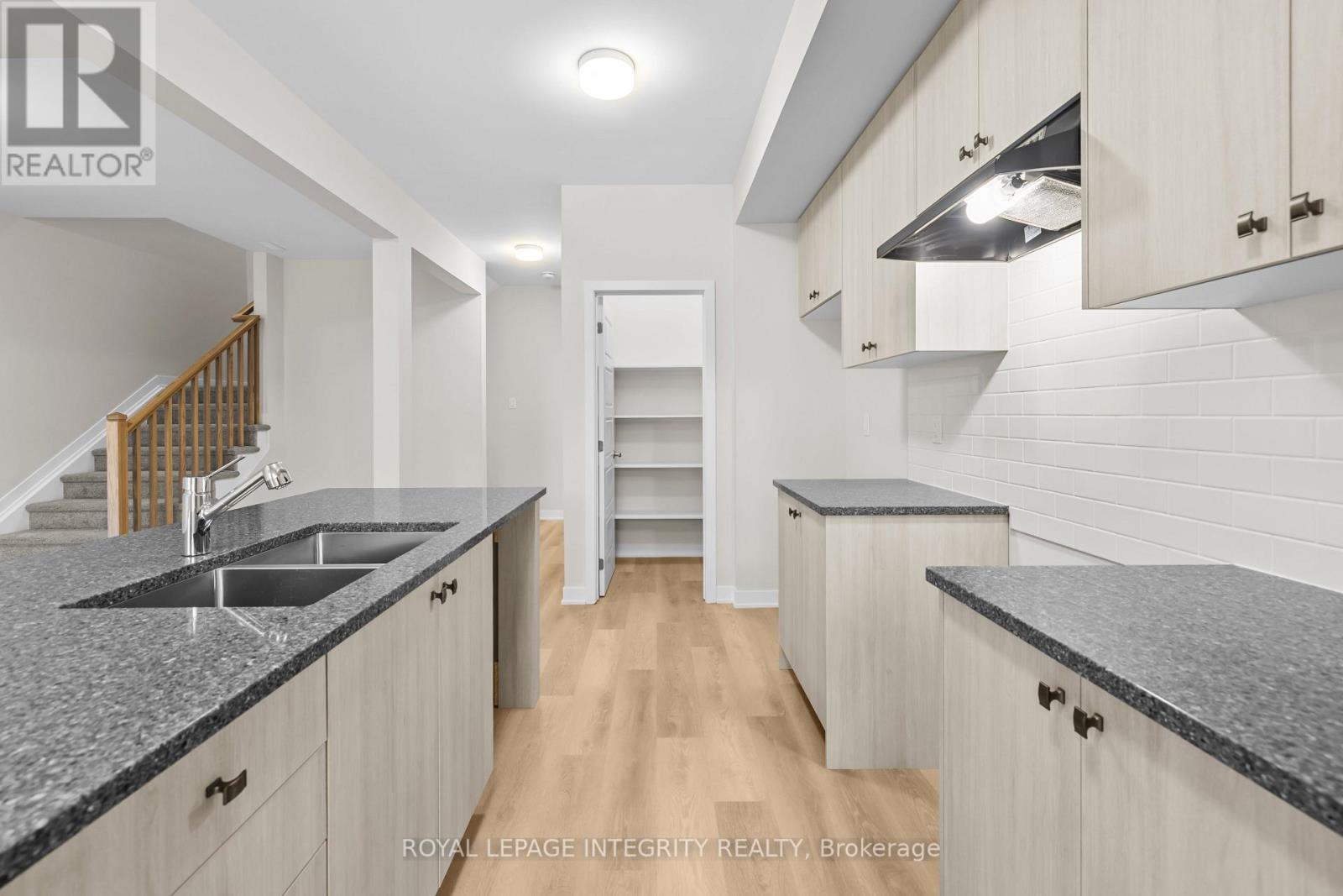 812 Demulcent Lane, Ottawa, Ontario  K2W 0N9 - Photo 9 - X12690962