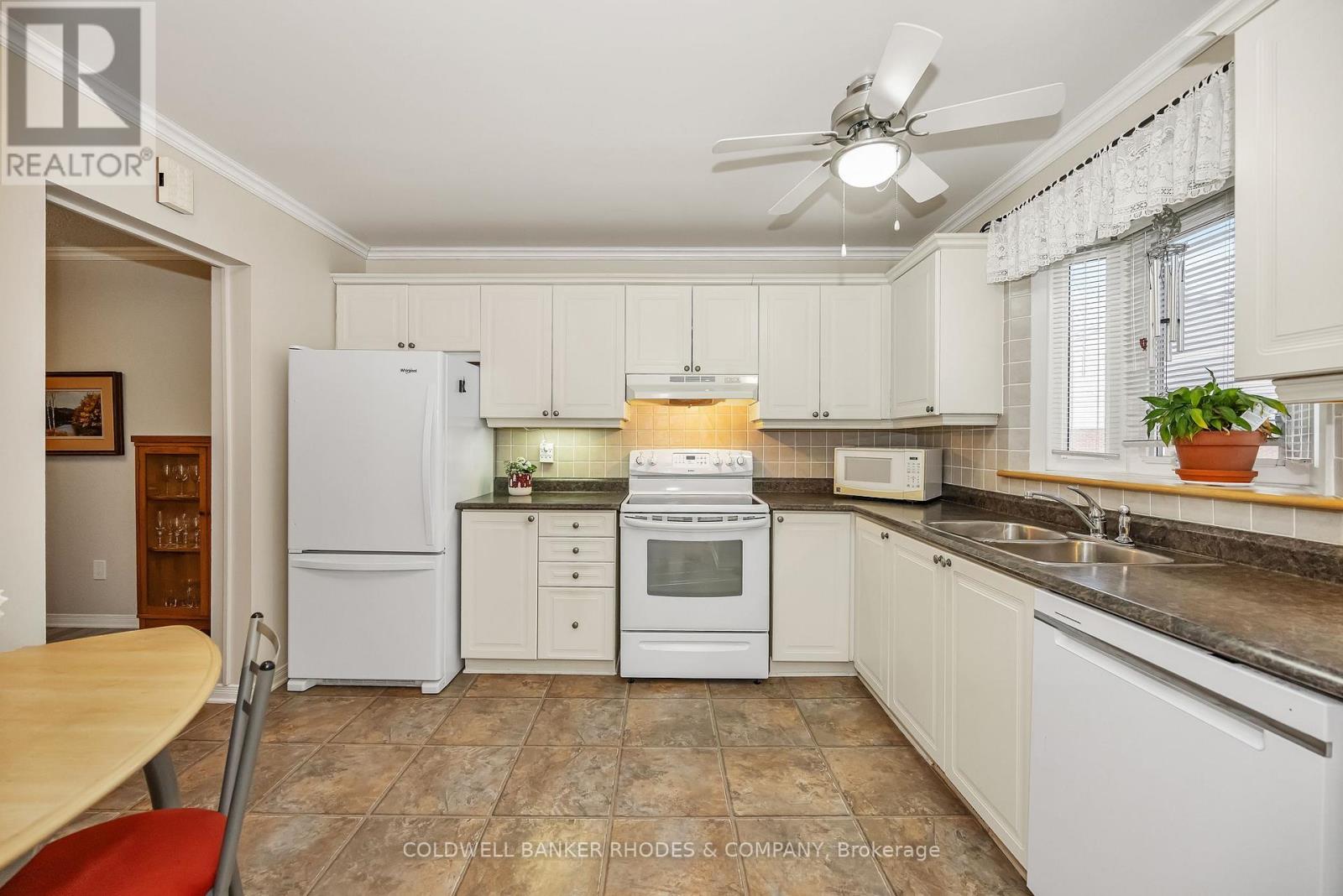 4 Almond Lane, Ottawa, Ontario  K2L 3T2 - Photo 10 - X12691040