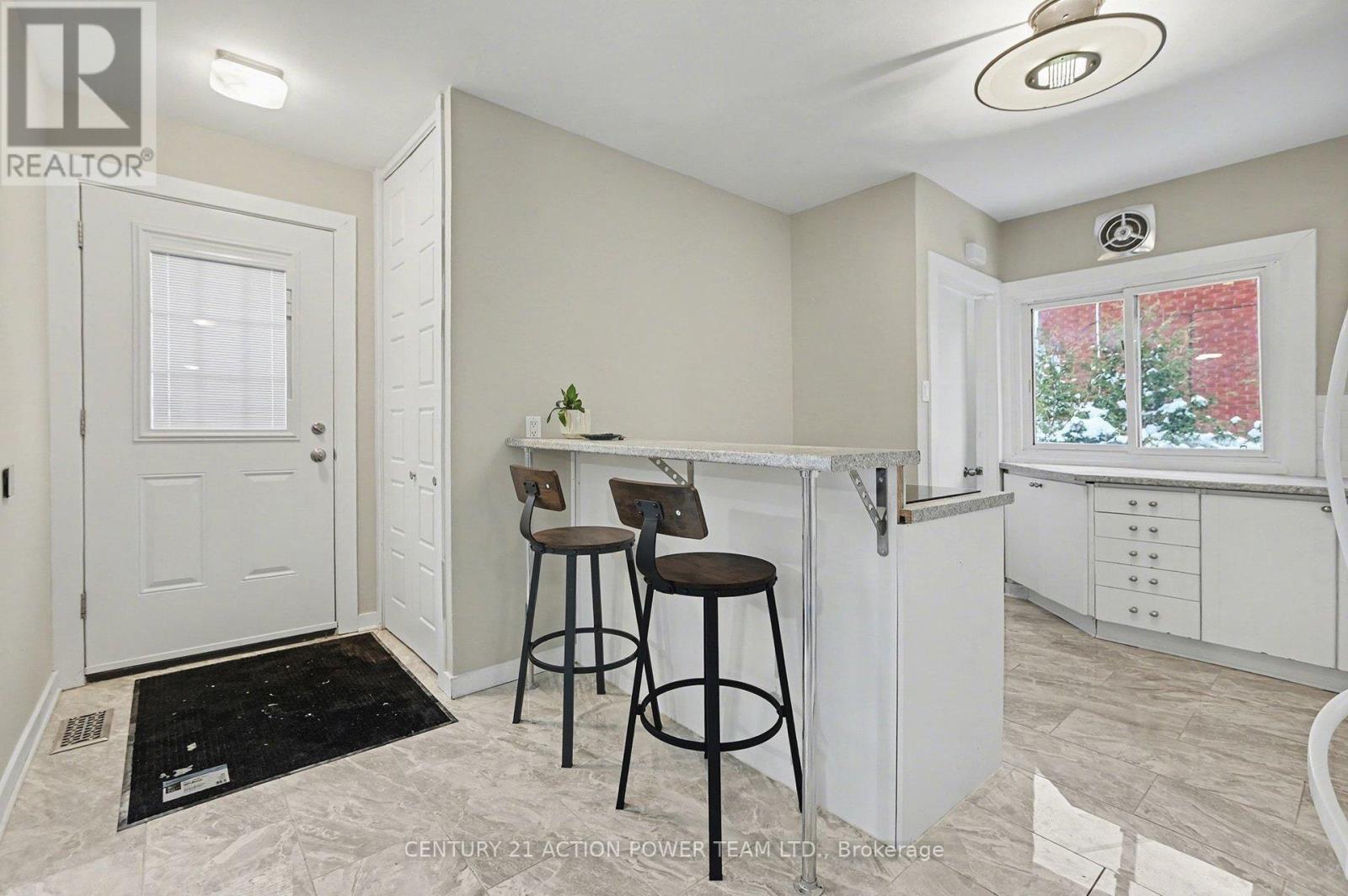 A - 1221 Kitchener Avenue, Ottawa, Ontario  K1V 6W4 - Photo 4 - X12691084