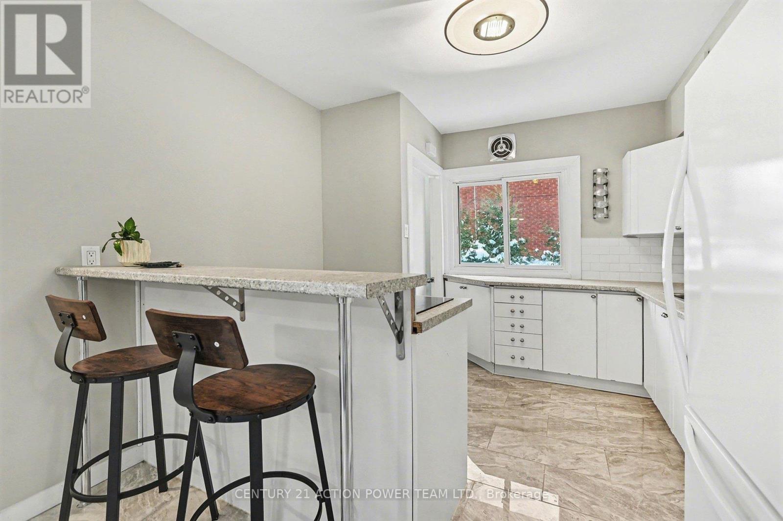 A - 1221 Kitchener Avenue, Ottawa, Ontario  K1V 6W4 - Photo 7 - X12691084