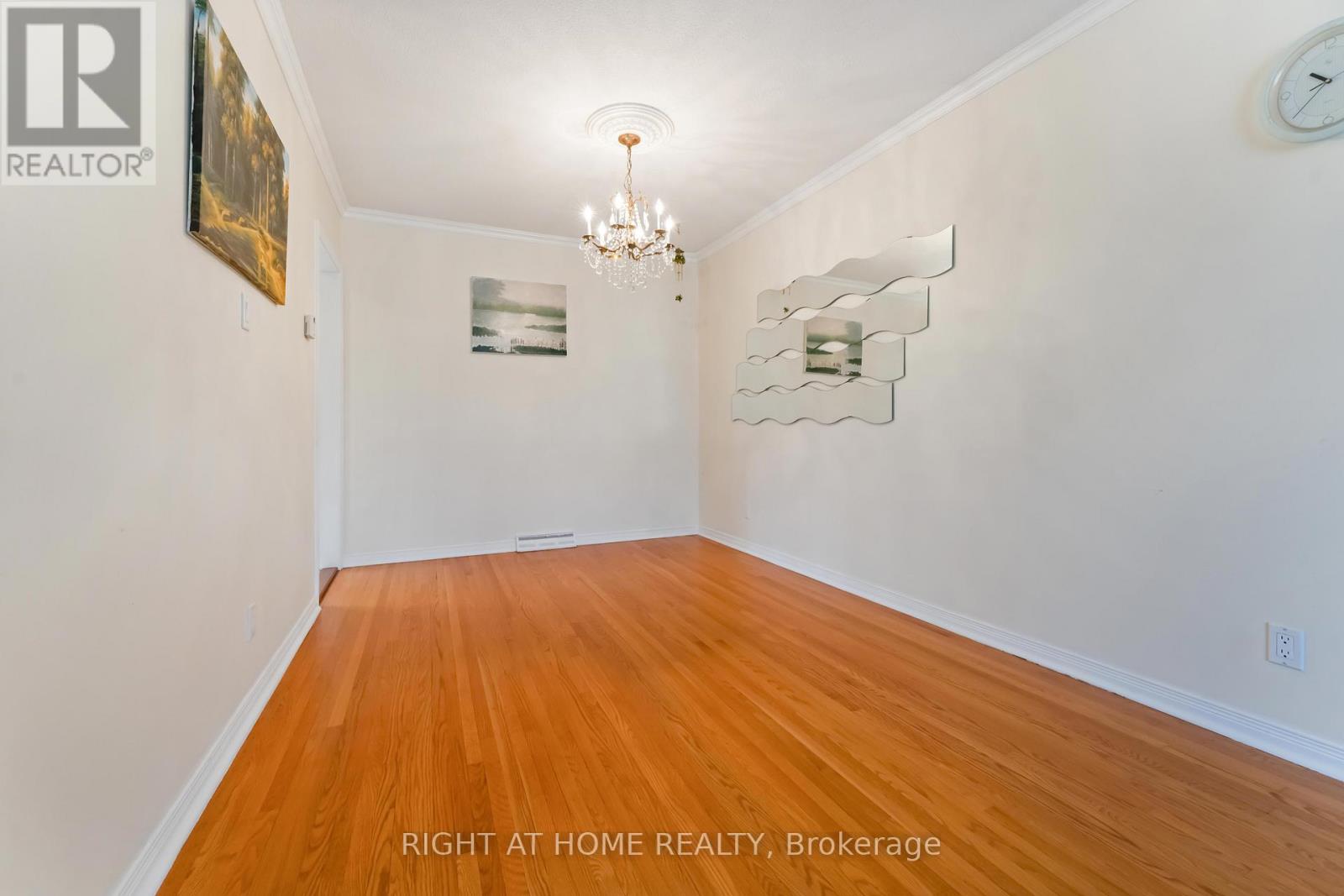 2221 Circle Place, Ottawa, Ontario  K1G 3E2 - Photo 10 - X12691174