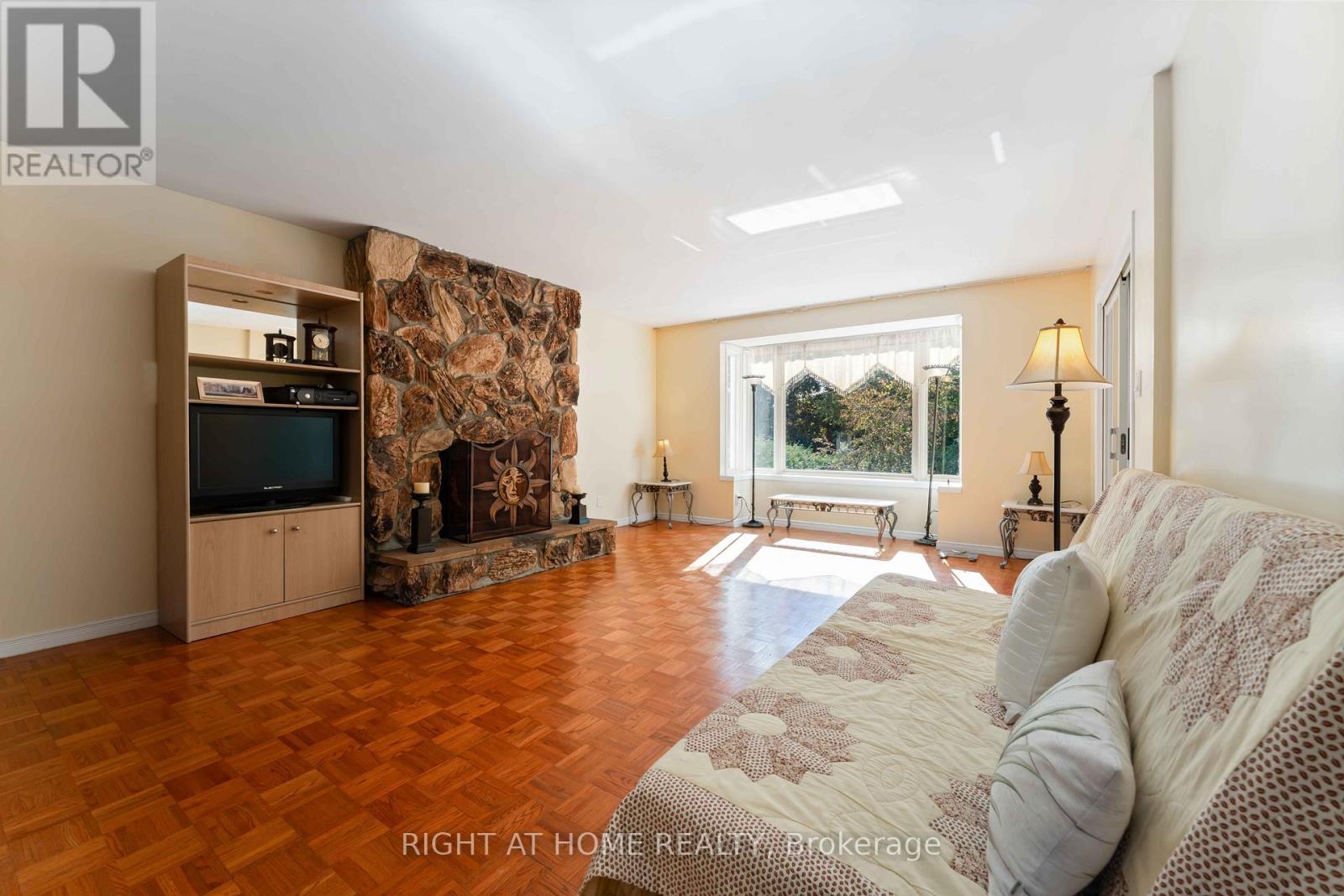 2221 Circle Place, Ottawa, Ontario  K1G 3E2 - Photo 16 - X12691174