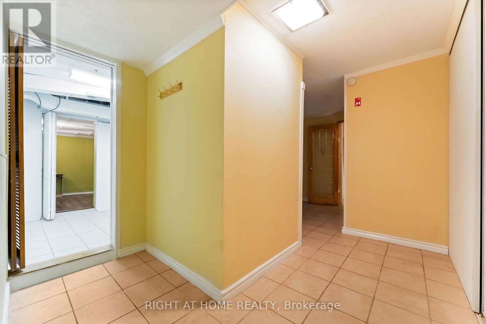 2221 Circle Place, Ottawa, Ontario  K1G 3E2 - Photo 36 - X12691174