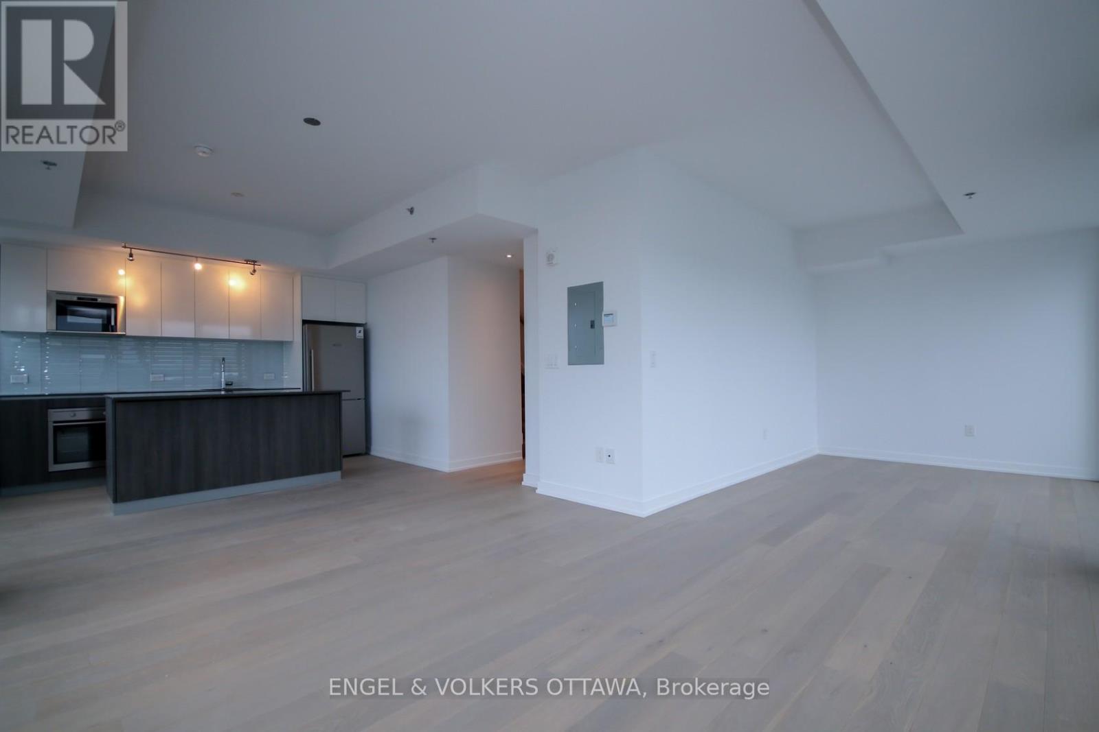 2209 - 199 Slater Street, Ottawa, Ontario  K1P 0C8 - Photo 2 - X12691216