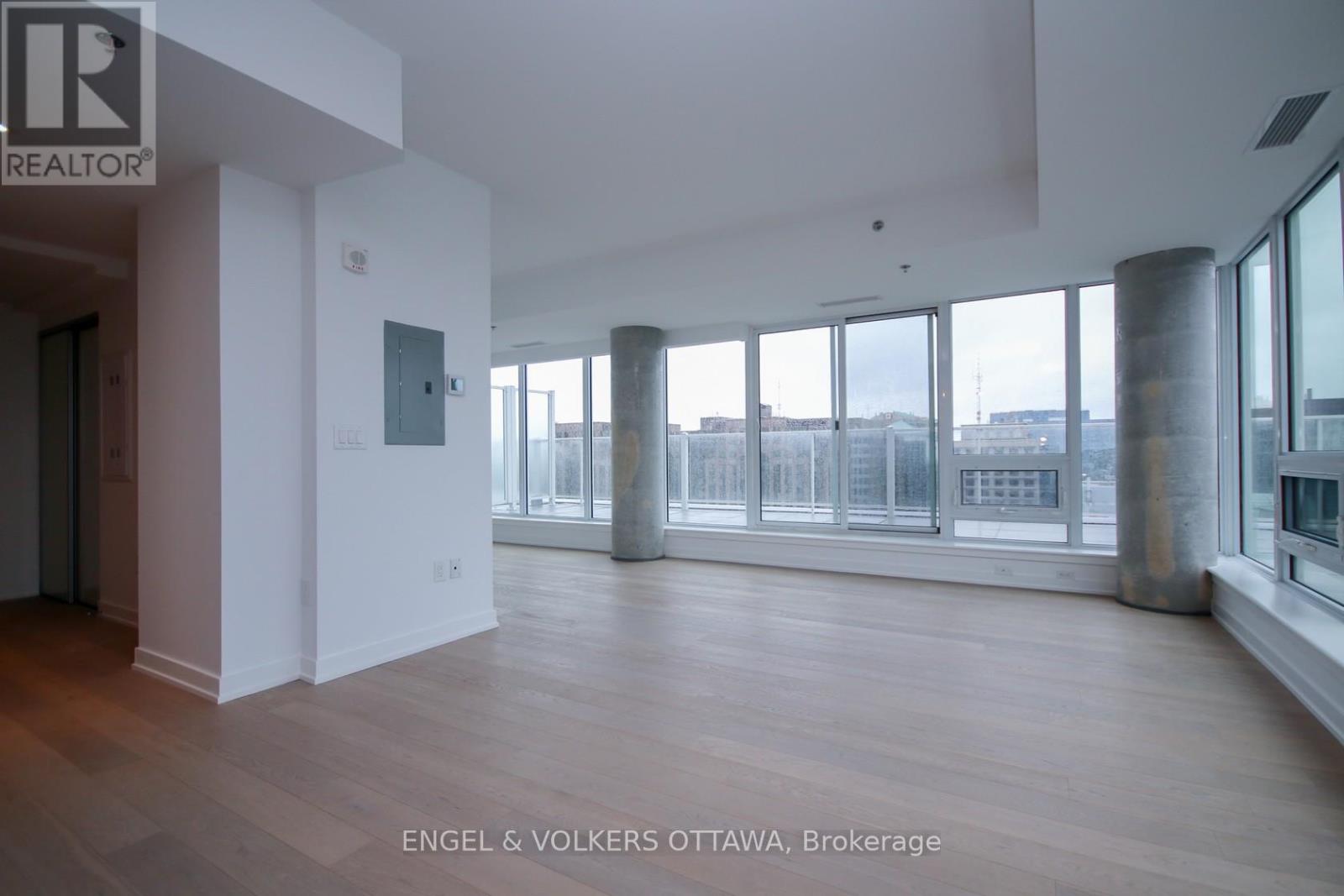 2209 - 199 Slater Street, Ottawa, Ontario  K1P 0C8 - Photo 3 - X12691216