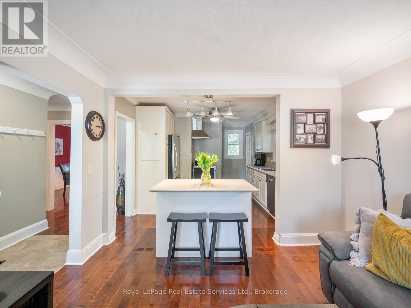 938 King Road, Burlington, Ontario  L7T 3L3 - Photo 15 - W12691044