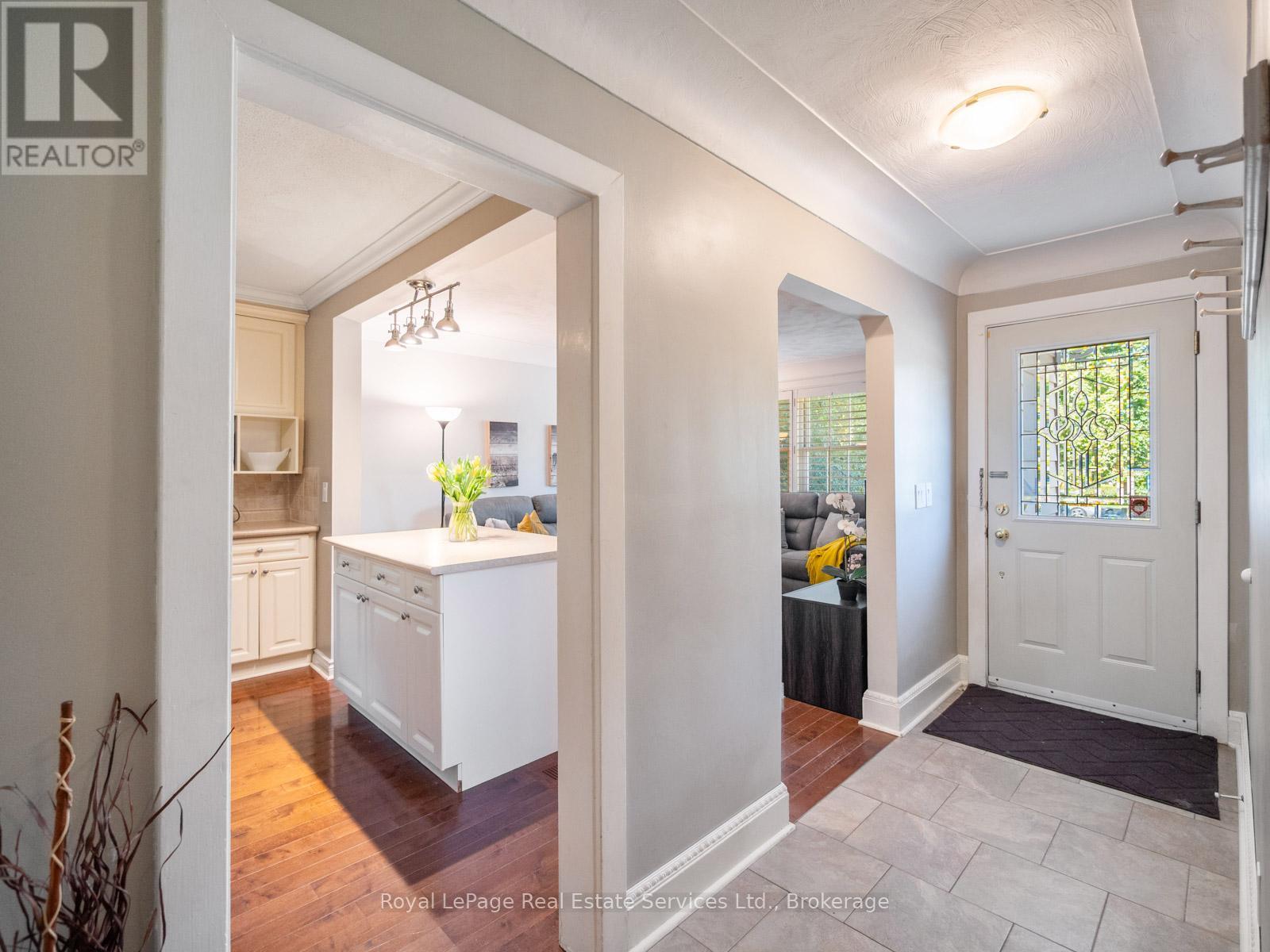 938 King Road, Burlington, Ontario  L7T 3L3 - Photo 19 - W12691044