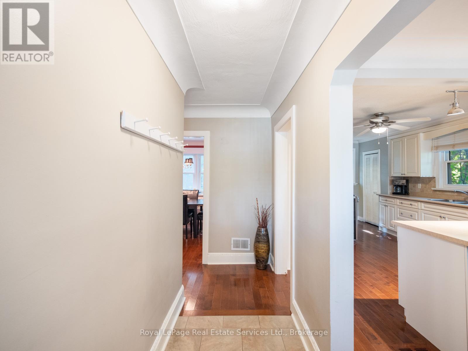 938 King Road, Burlington, Ontario  L7T 3L3 - Photo 20 - W12691044