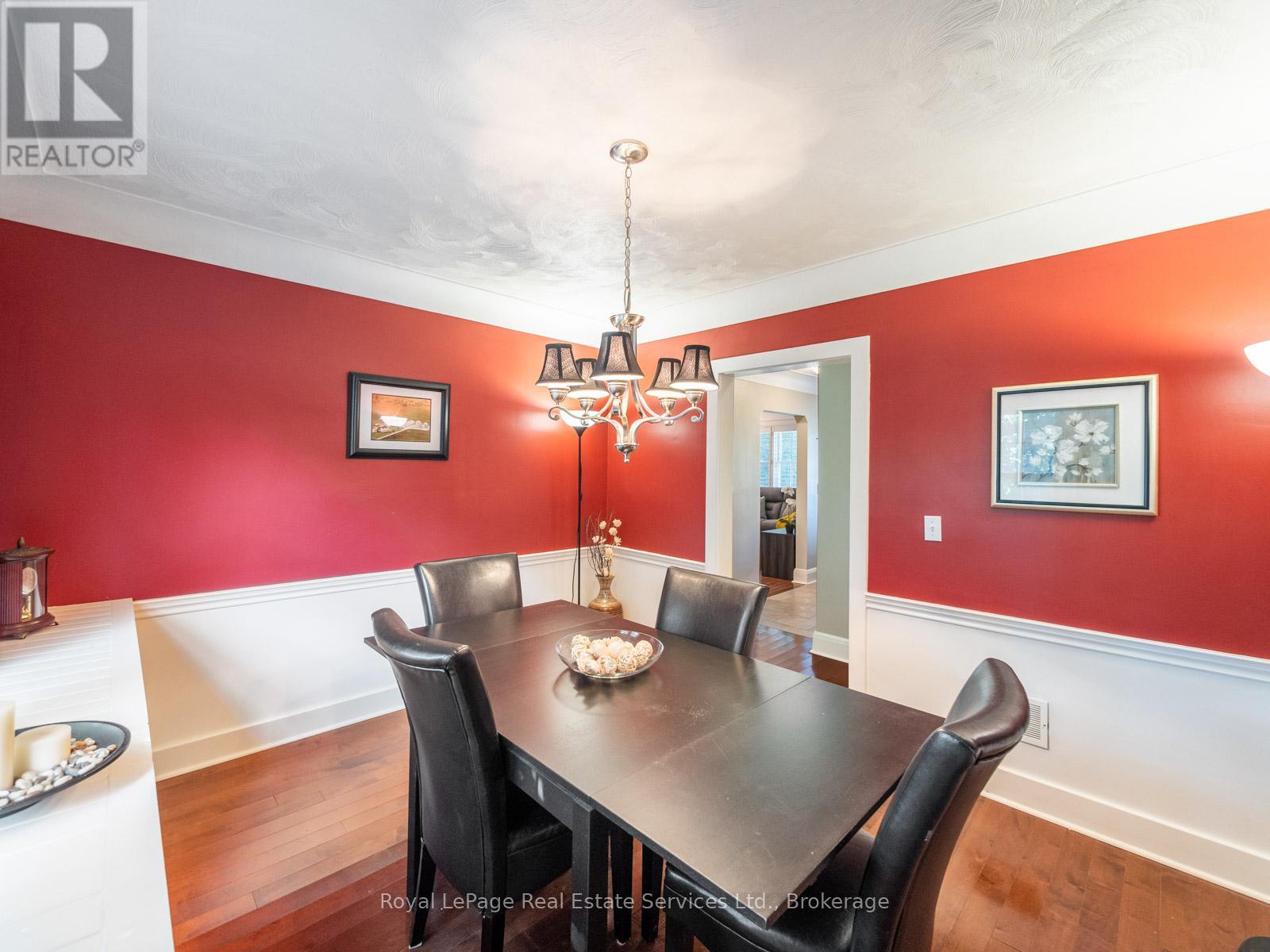 938 King Road, Burlington, Ontario  L7T 3L3 - Photo 23 - W12691044