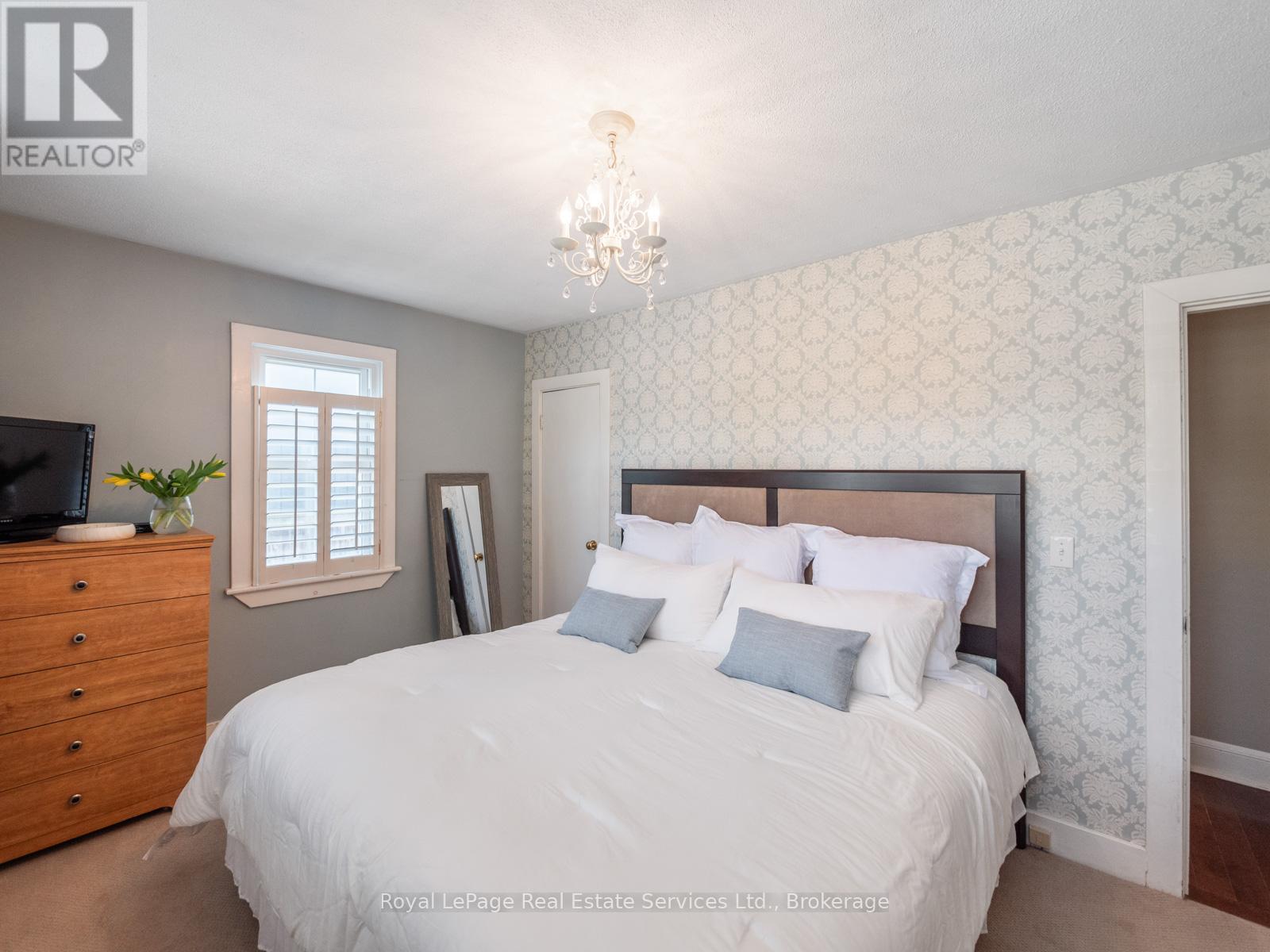 938 King Road, Burlington, Ontario  L7T 3L3 - Photo 24 - W12691044