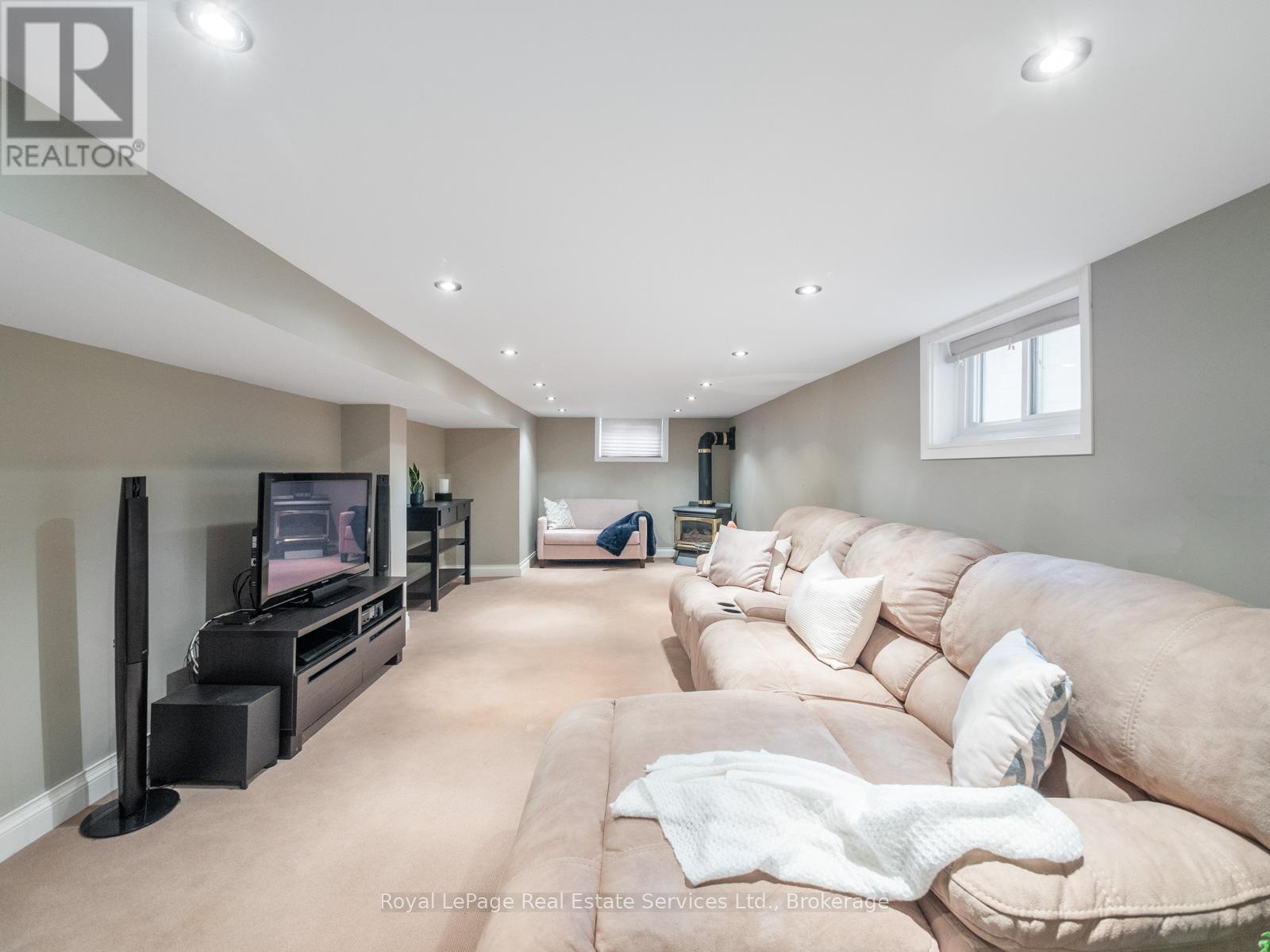 938 King Road, Burlington, Ontario  L7T 3L3 - Photo 29 - W12691044