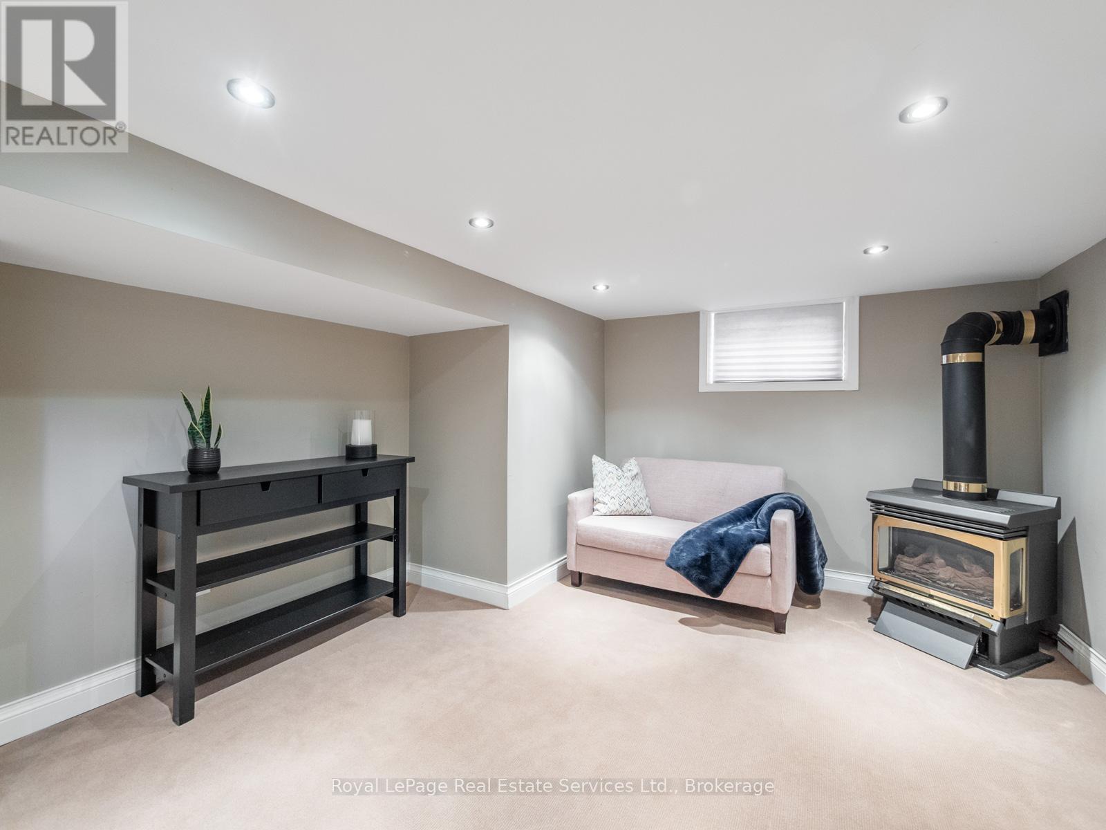 938 King Road, Burlington, Ontario  L7T 3L3 - Photo 31 - W12691044