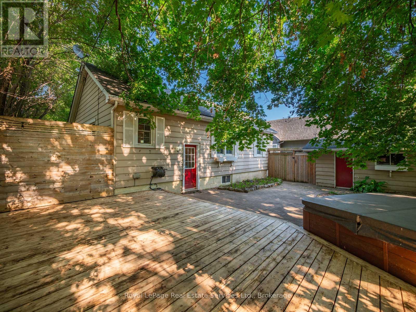 938 King Road, Burlington, Ontario  L7T 3L3 - Photo 34 - W12691044