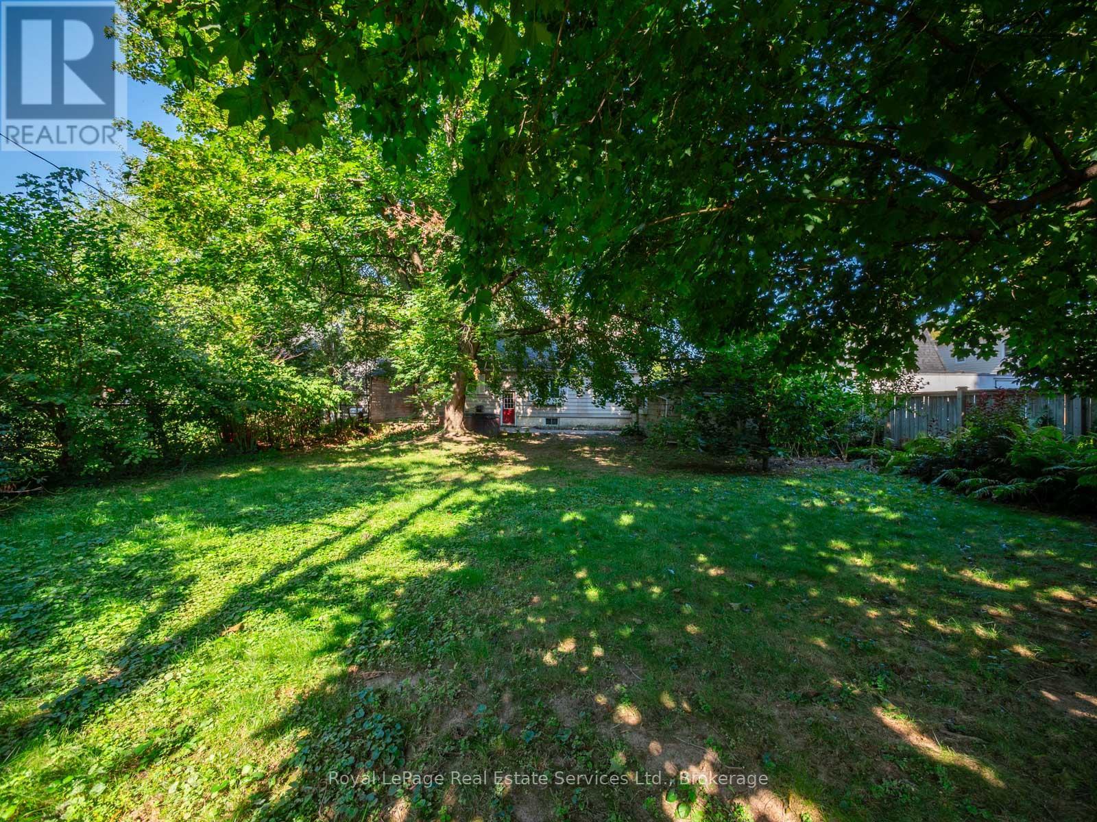 938 King Road, Burlington, Ontario  L7T 3L3 - Photo 36 - W12691044