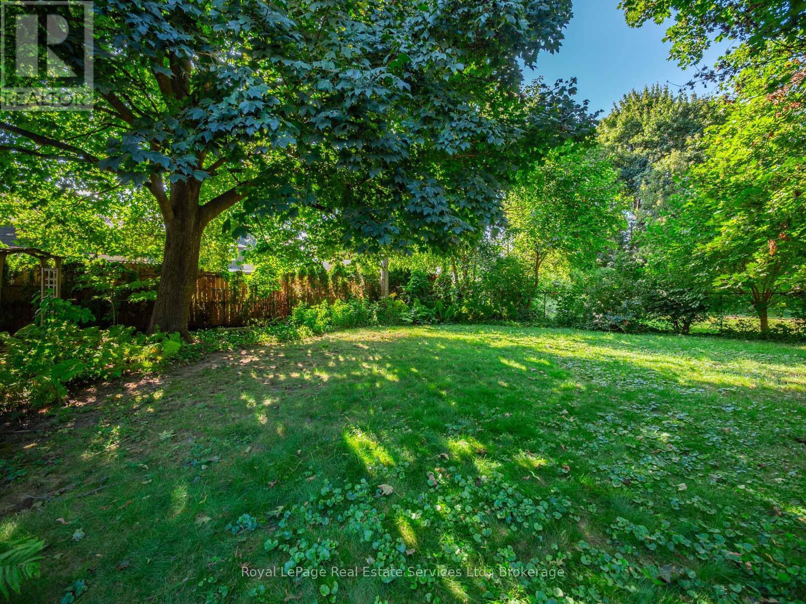 938 King Road, Burlington, Ontario  L7T 3L3 - Photo 37 - W12691044