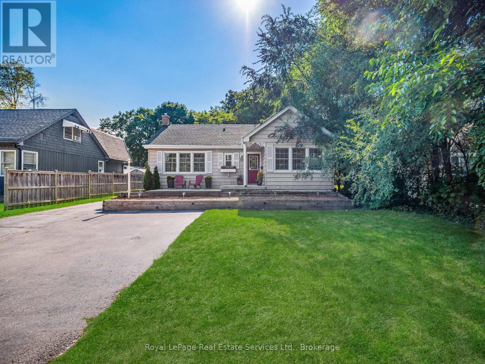 938 King Road, Burlington, Ontario  L7T 3L3 - Photo 5 - W12691044