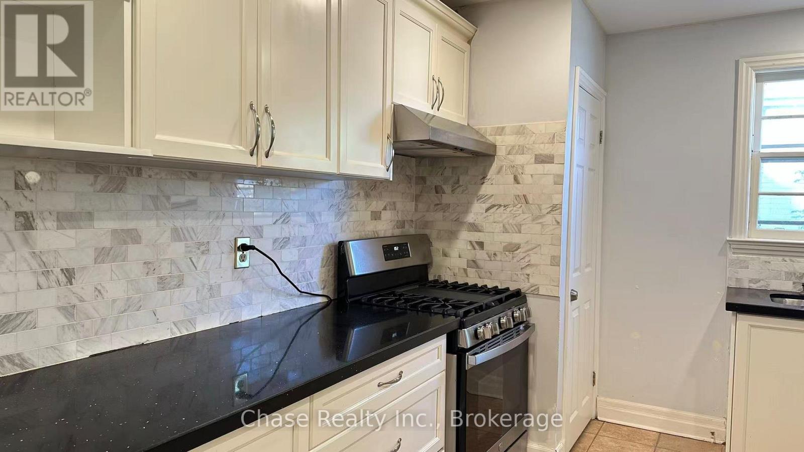 402 Guelph Line, Burlington, Ontario  L7R 3L4 - Photo 11 - W12691120