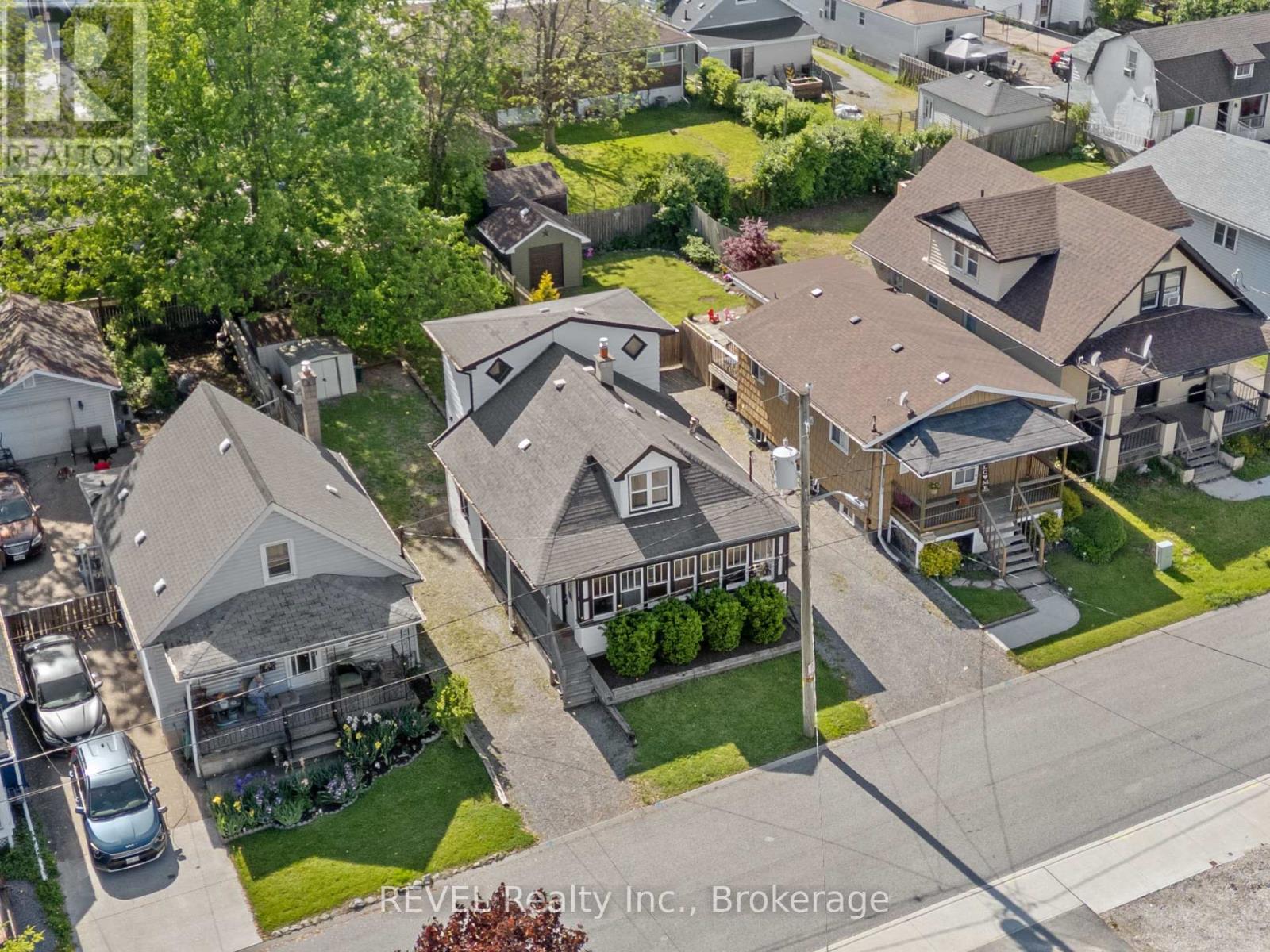 61 Patricia Street, Thorold, Ontario  L2V 3V9 - Photo 3 - X12691050