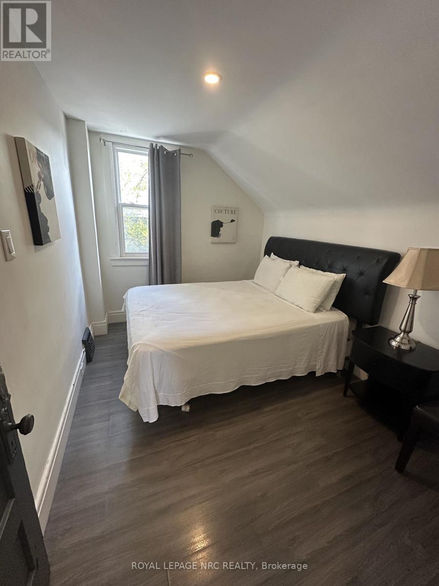 5930 Fallsview Avenue, Niagara Falls, Ontario   - Photo 11 - X12691228