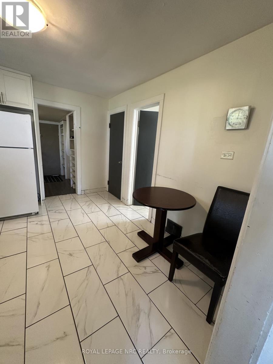 5930 Fallsview Avenue, Niagara Falls, Ontario   - Photo 19 - X12691228