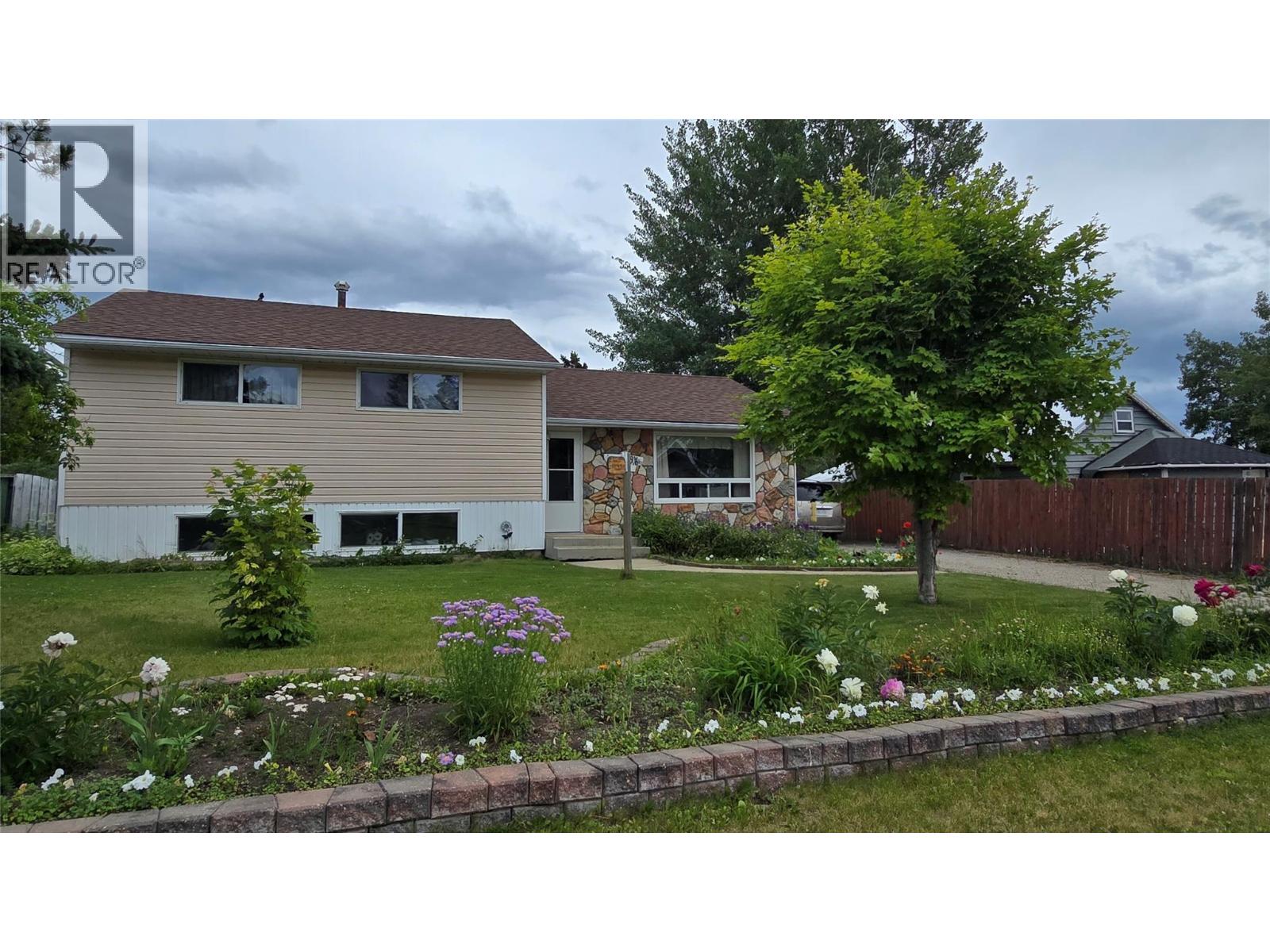 9016 Lyman Drive, dawson creek, British Columbia