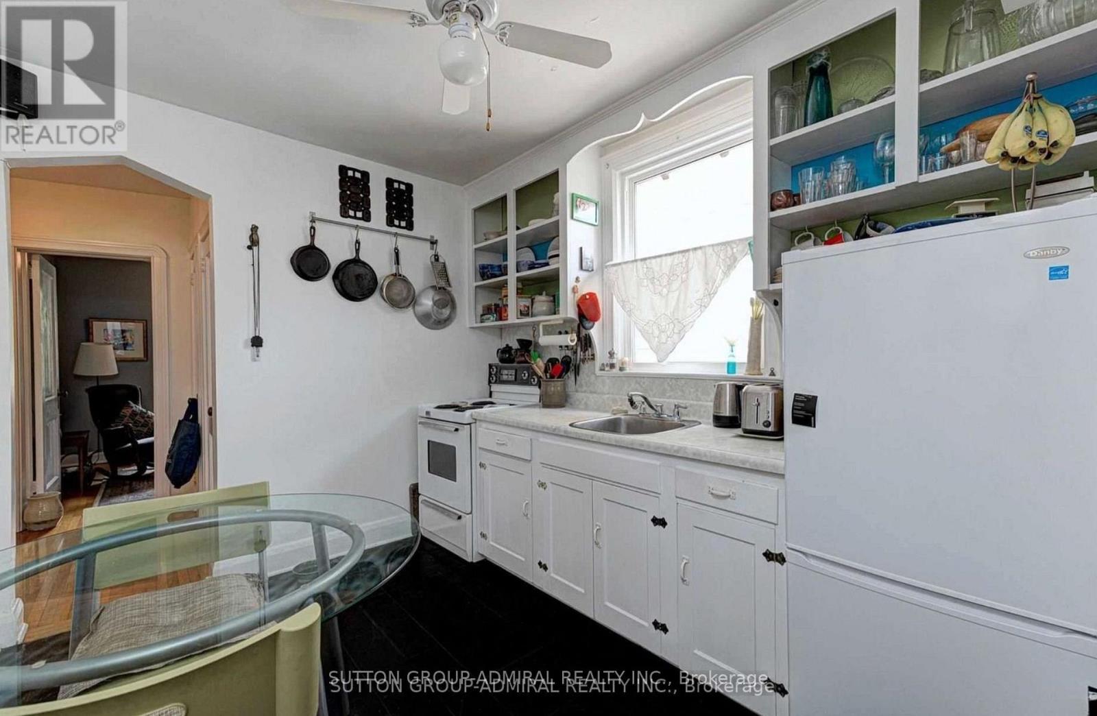 50 Cardiff Road, Toronto, Ontario  M4P 2P2 - Photo 4 - C12690960