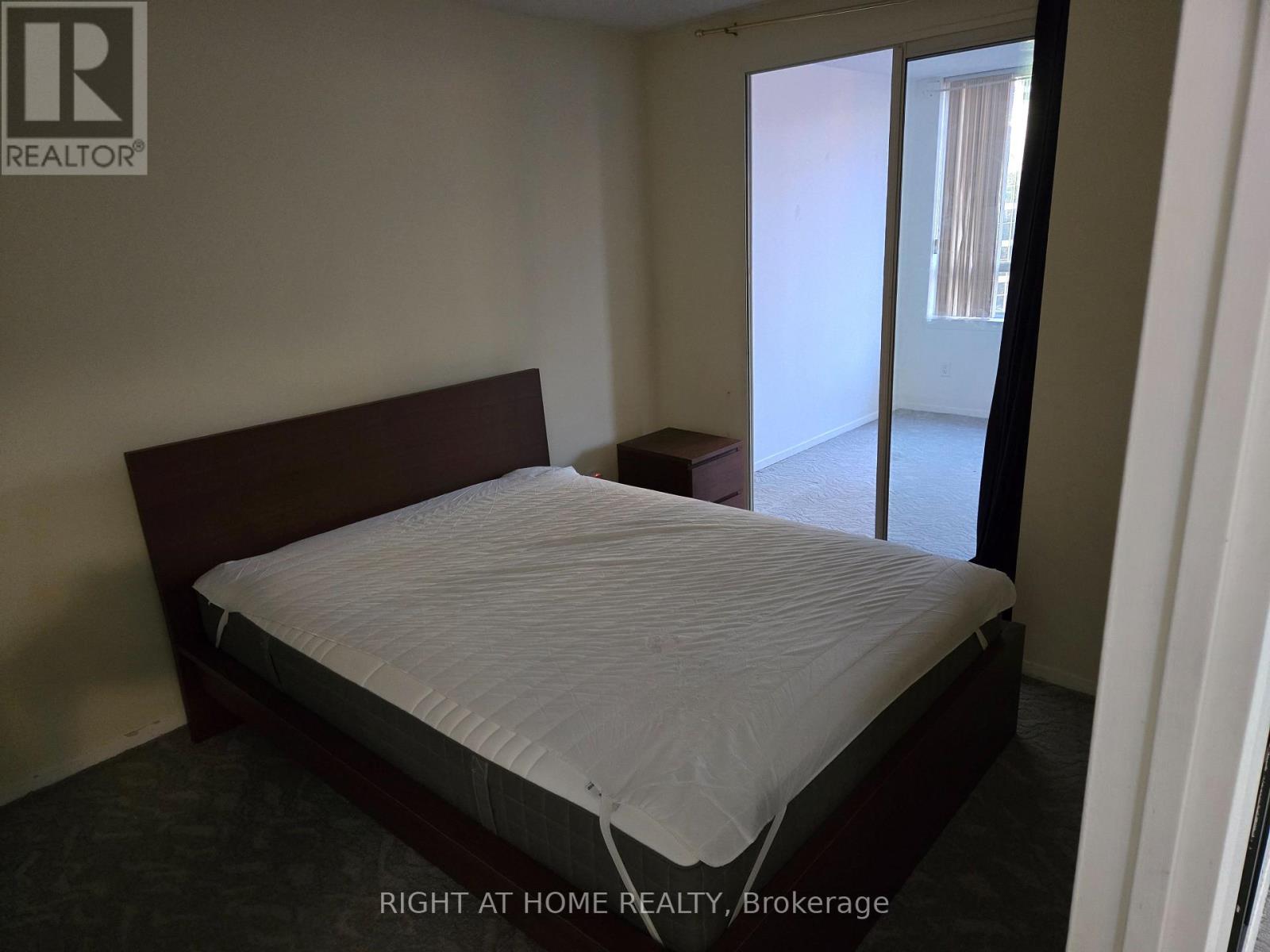 1802 - 633 Bay Street, Toronto, Ontario  M5G 2G4 - Photo 3 - C12691132