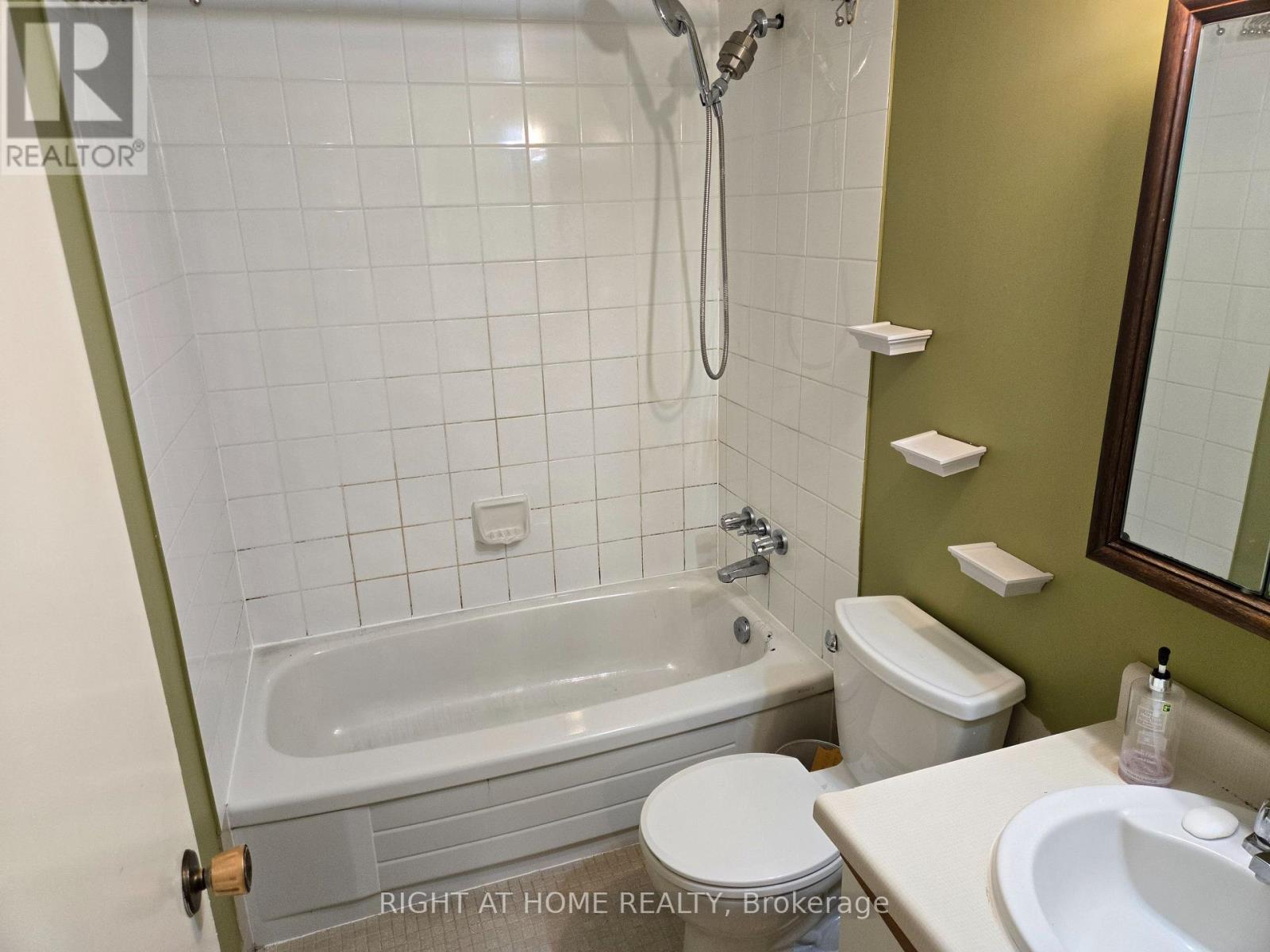 1802 - 633 Bay Street, Toronto, Ontario  M5G 2G4 - Photo 4 - C12691132