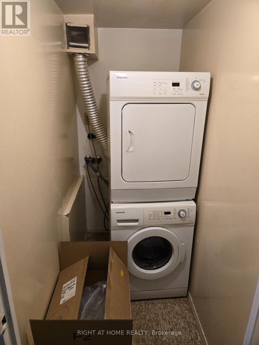 1802 - 633 Bay Street, Toronto, Ontario  M5G 2G4 - Photo 5 - C12691132