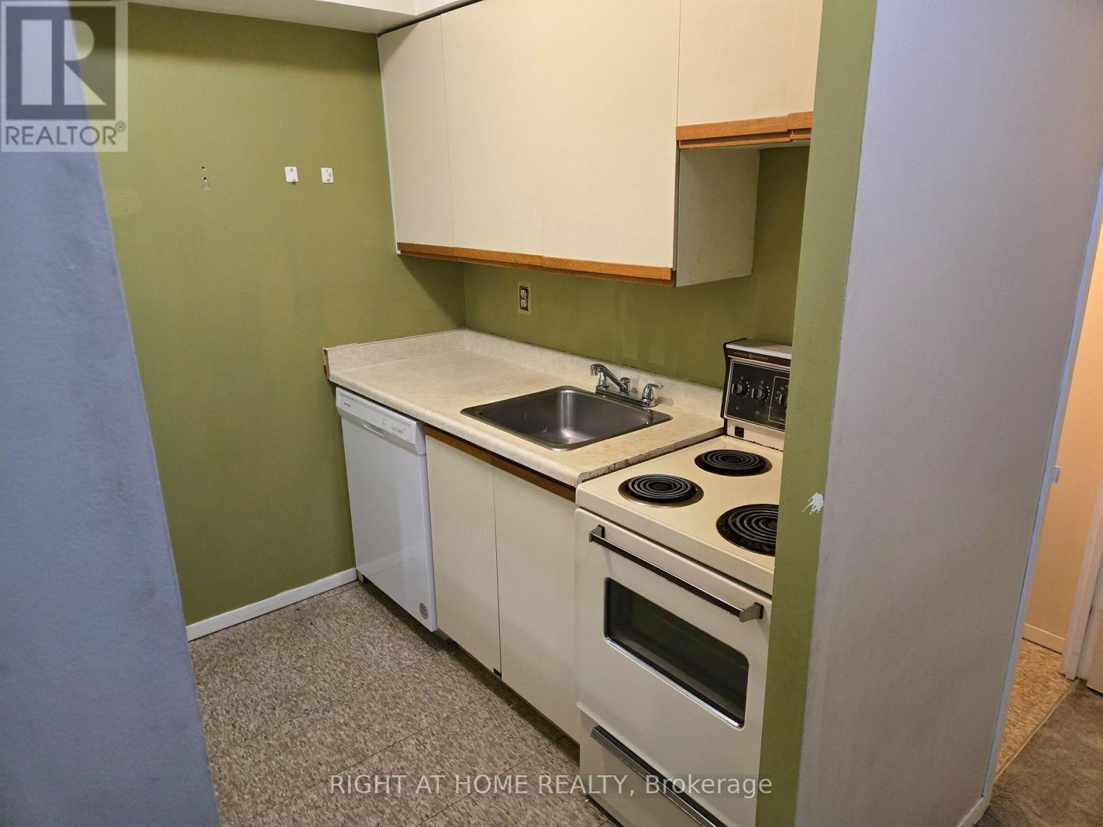 1802 - 633 Bay Street, Toronto, Ontario  M5G 2G4 - Photo 6 - C12691132