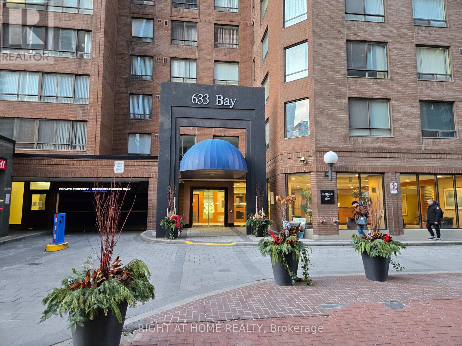 1802 - 633 Bay Street, Toronto, Ontario  M5G 2G4 - Photo 7 - C12691132