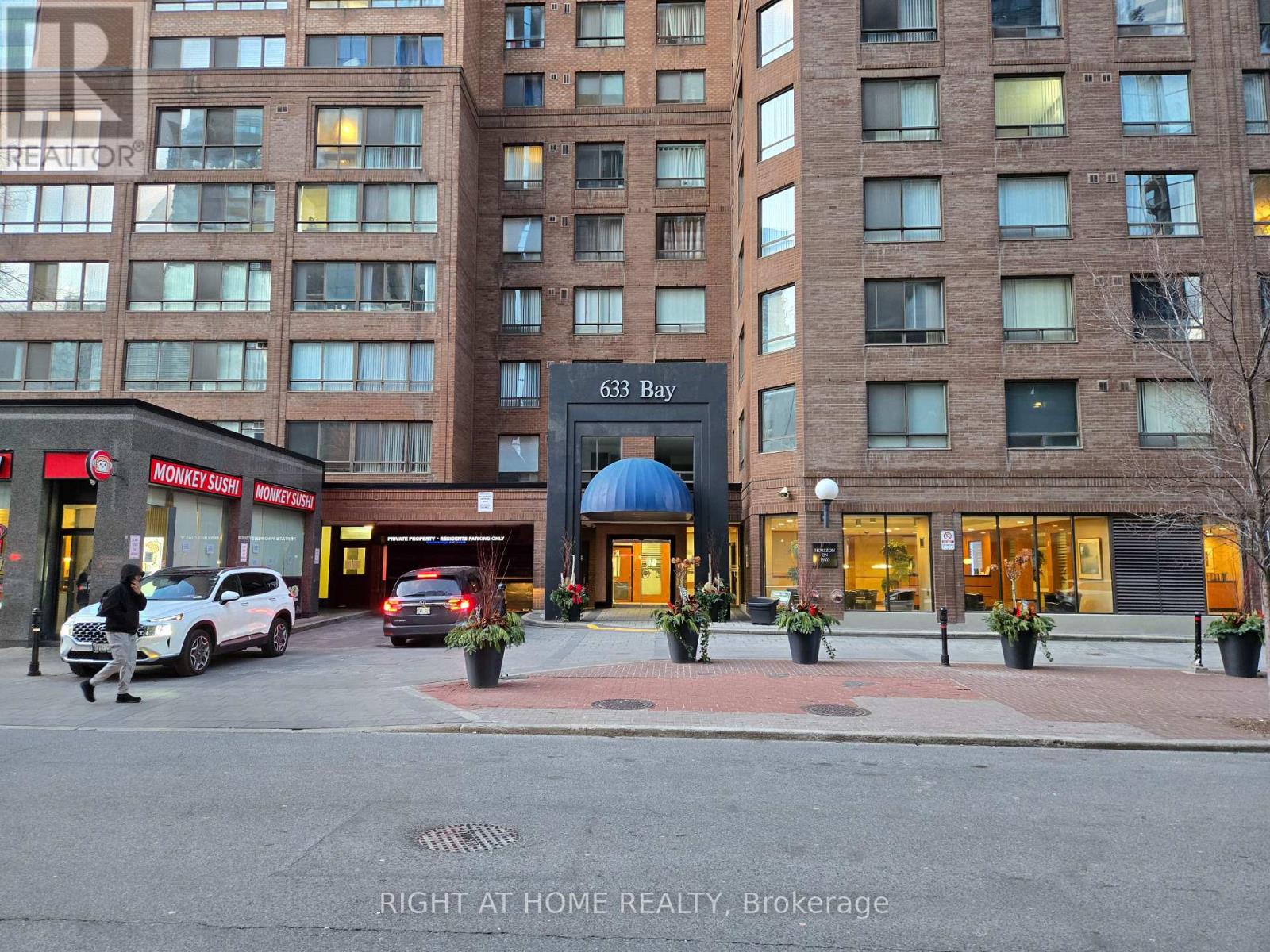 1802 - 633 Bay Street, Toronto, Ontario  M5G 2G4 - Photo 8 - C12691132