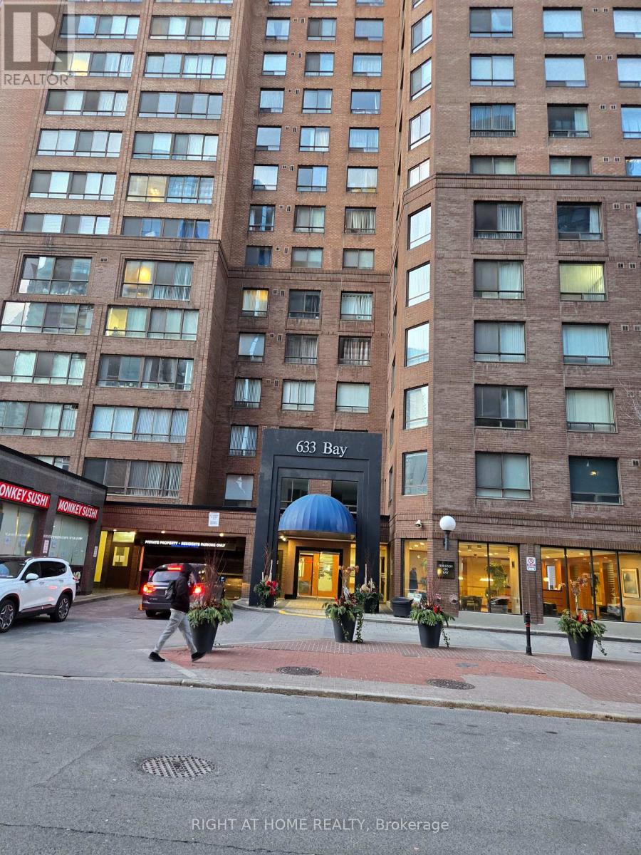 1802 - 633 Bay Street, Toronto, Ontario  M5G 2G4 - Photo 9 - C12691132