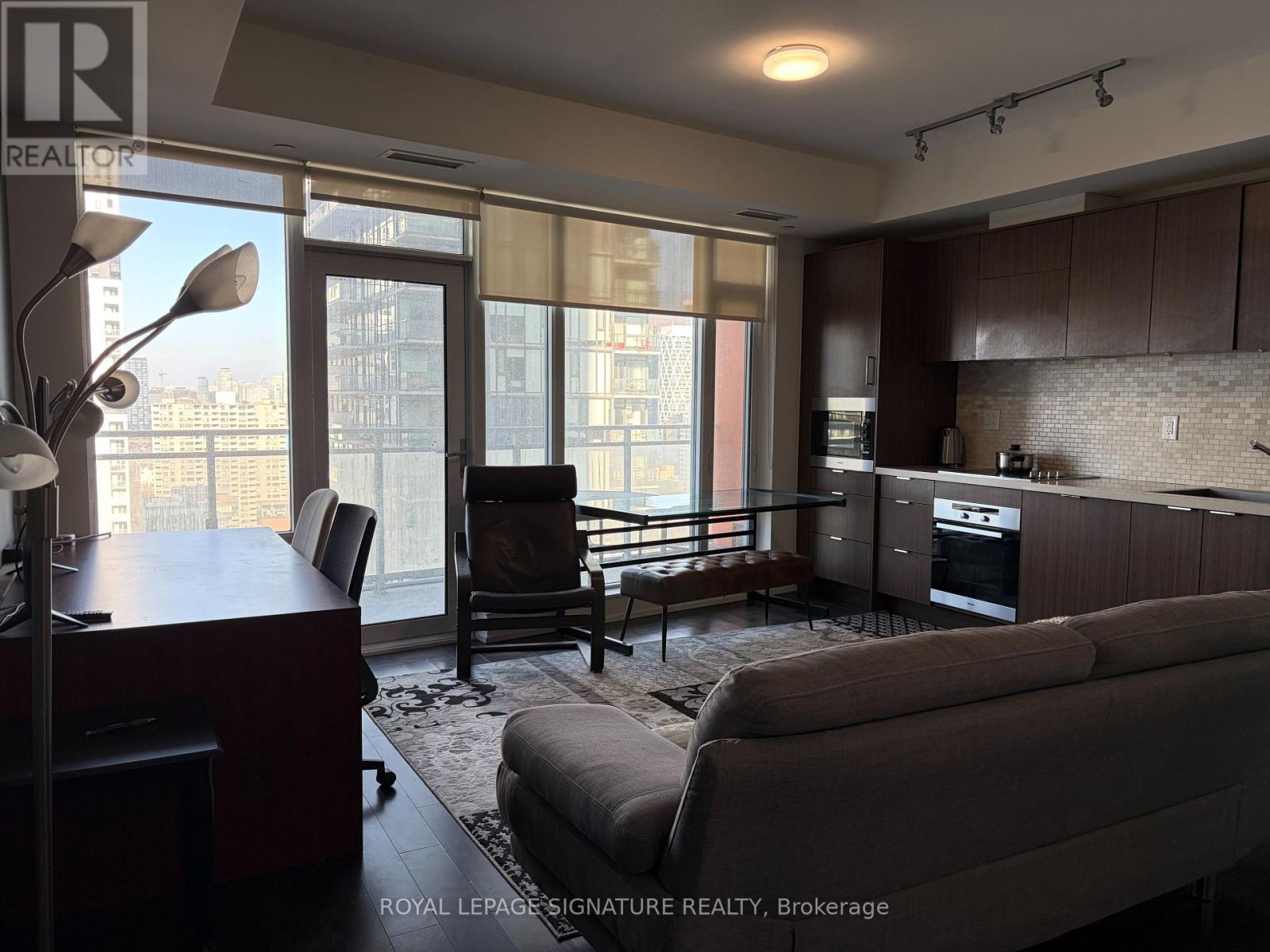 2305 - 21 Widmer Street, Toronto, Ontario  M5V 0B8 - Photo 2 - C12691234