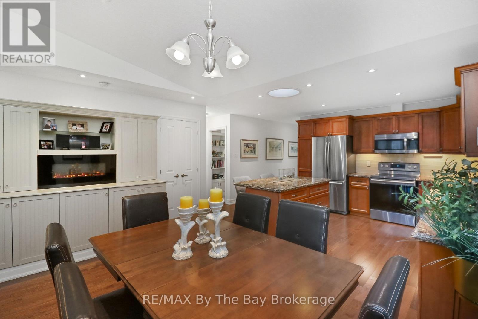 39 Greenway Drive, Wasaga Beach, Ontario  L9Z 0E6 - Photo 9 - S12691016