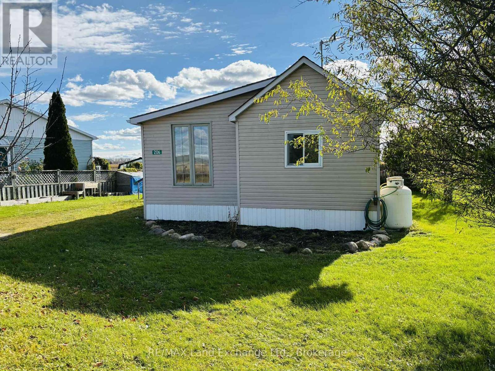206 Grace Street E, Georgian Bluffs, Ontario  N0H 2N0 - Photo 19 - X12686502
