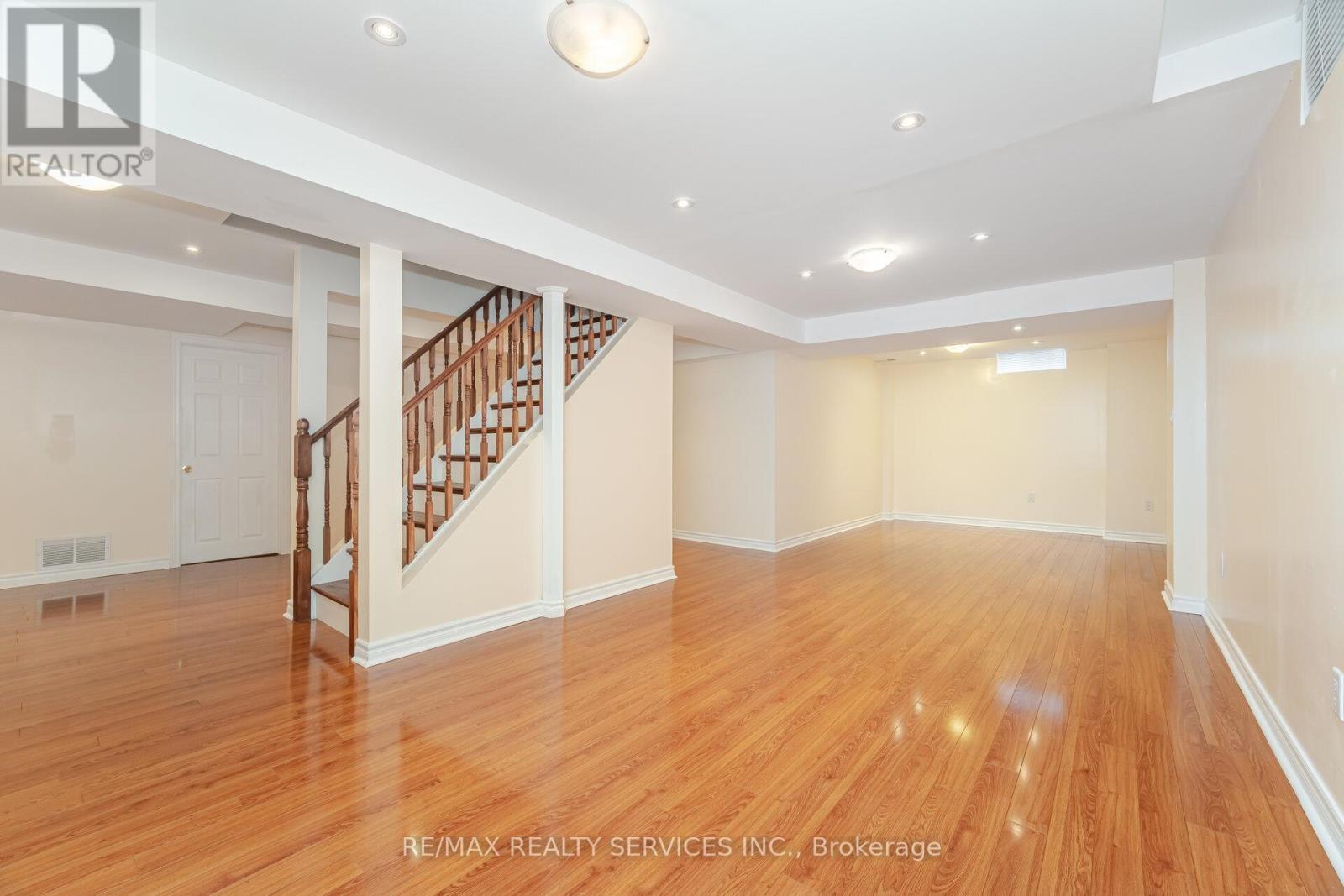 71 Ivy Glen Drive, Vaughan, Ontario  L6A 0P3 - Photo 34 - N12691208