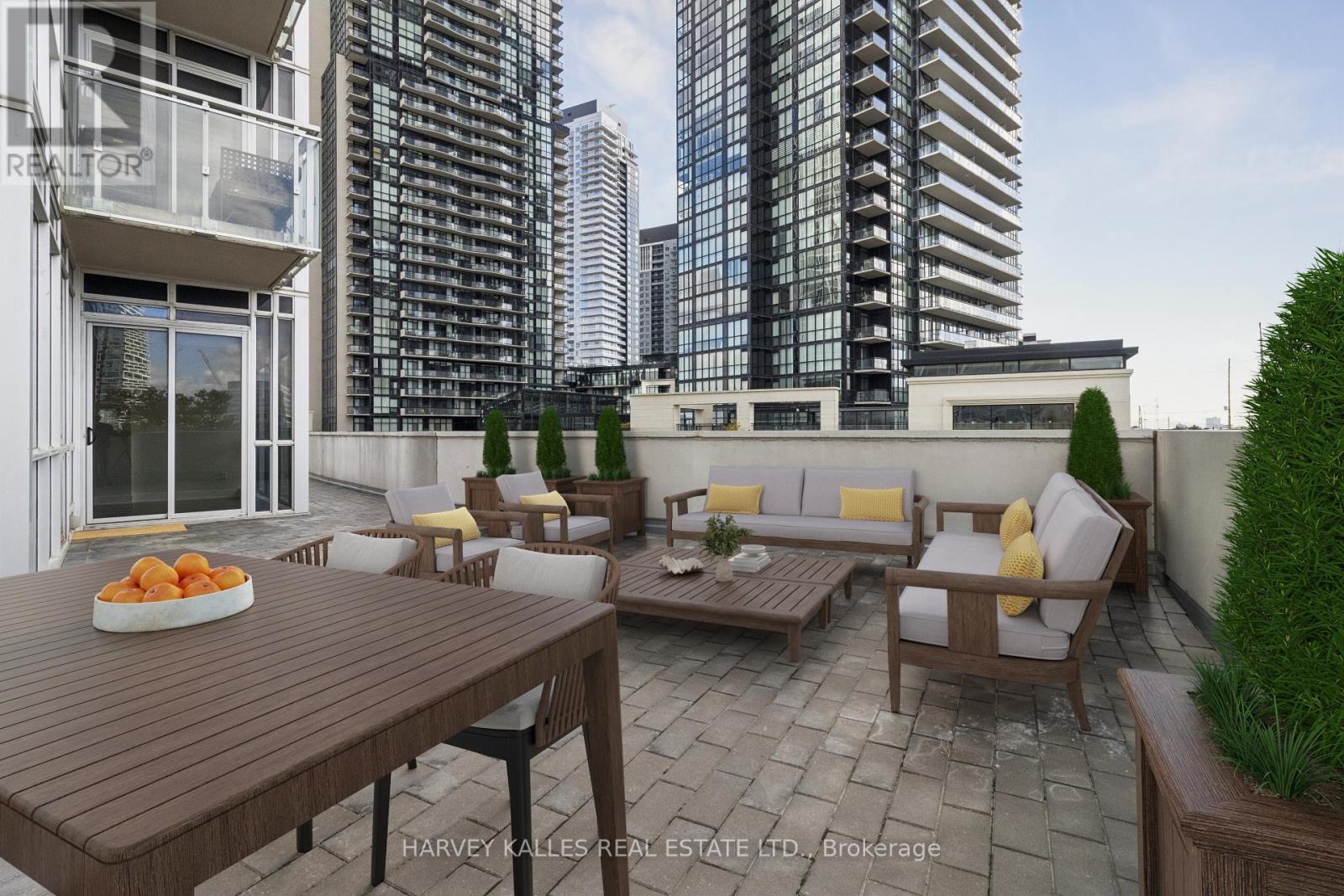 203 - 2916 Highway 7 Road, Vaughan, Ontario  L4K 0K6 - Photo 2 - N12691236