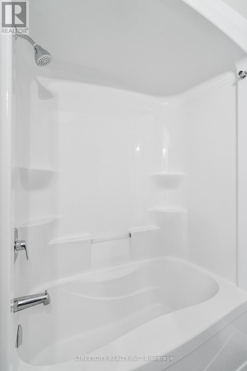 964 West Village Square, London North, Ontario  N6H 0J7 - Photo 32 - X12679572