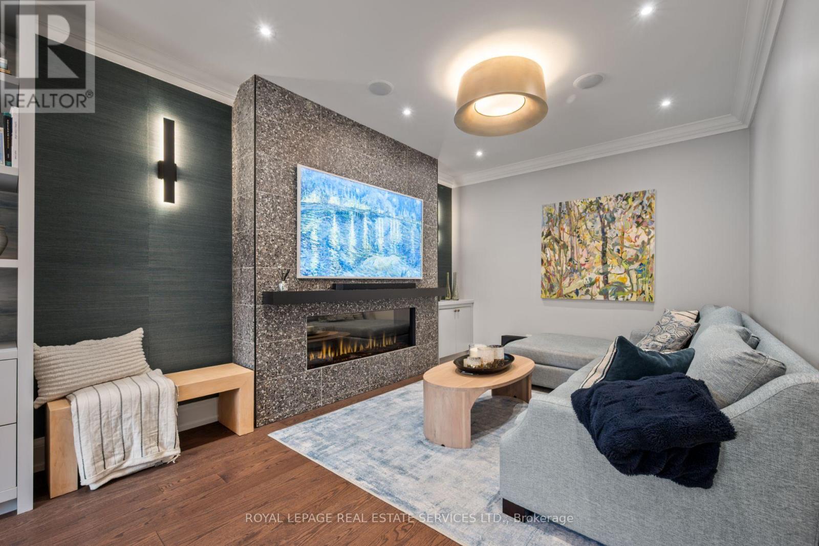 132 Strath Avenue, Toronto, Ontario  M8X 1R5 - Photo 5 - W12690956