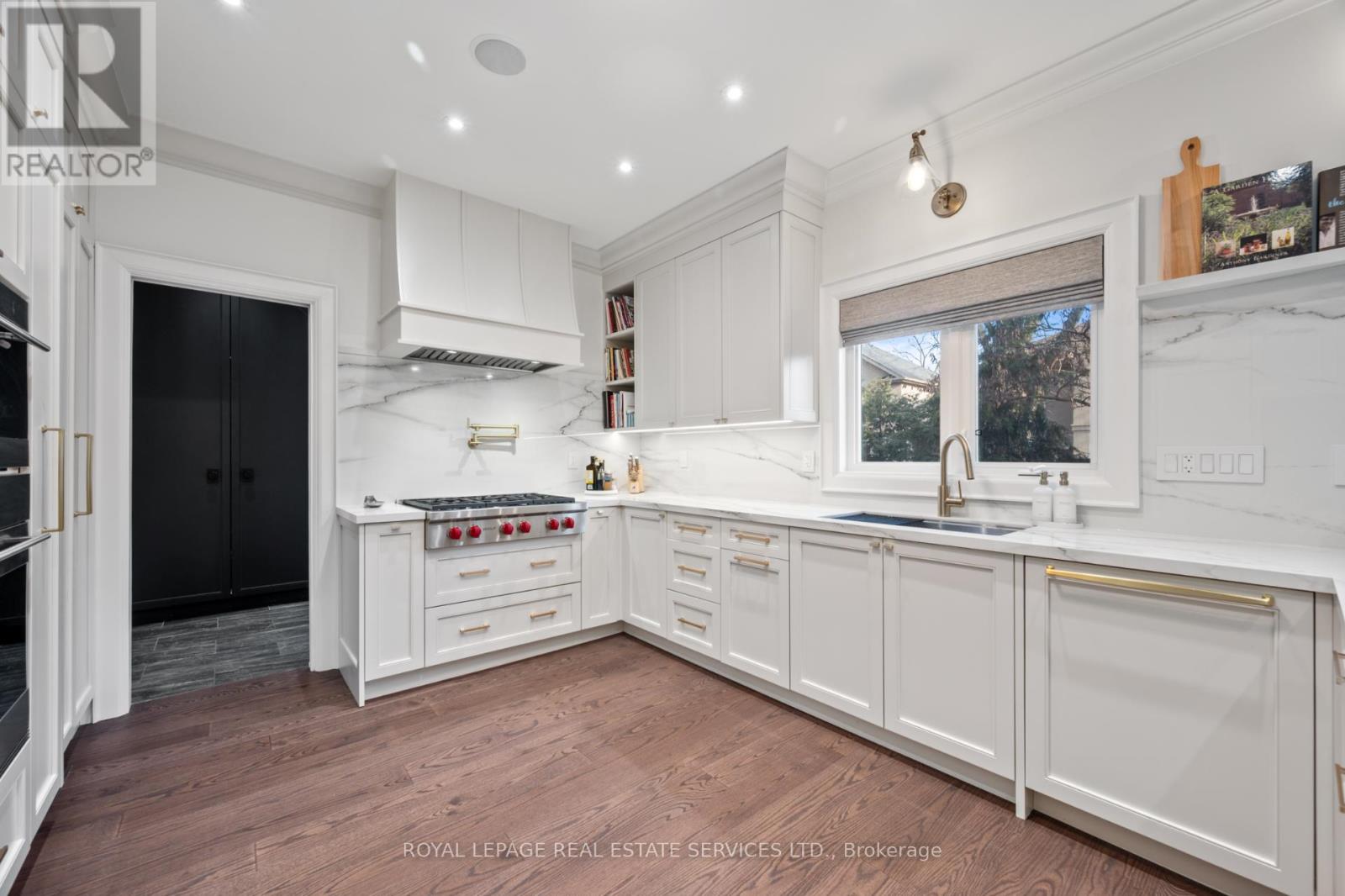 132 Strath Avenue, Toronto, Ontario  M8X 1R5 - Photo 9 - W12690956