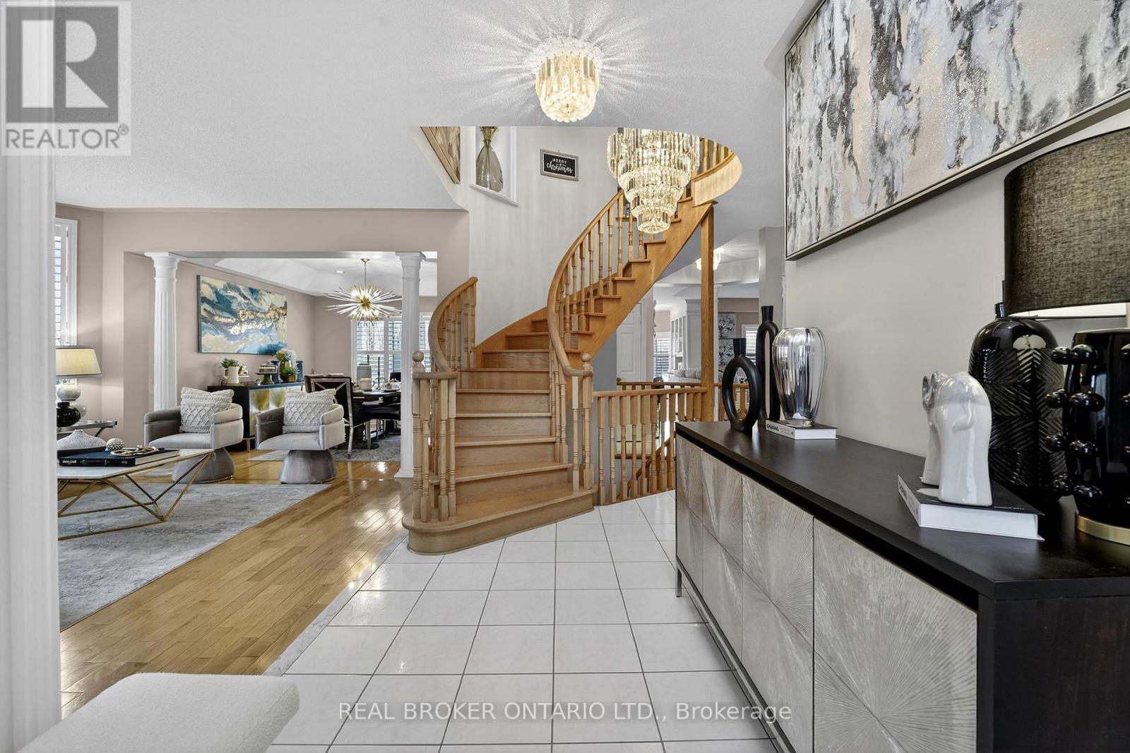 39 Pinebrook Circle, Caledon, Ontario  L7C 1C4 - Photo 3 - W12690984