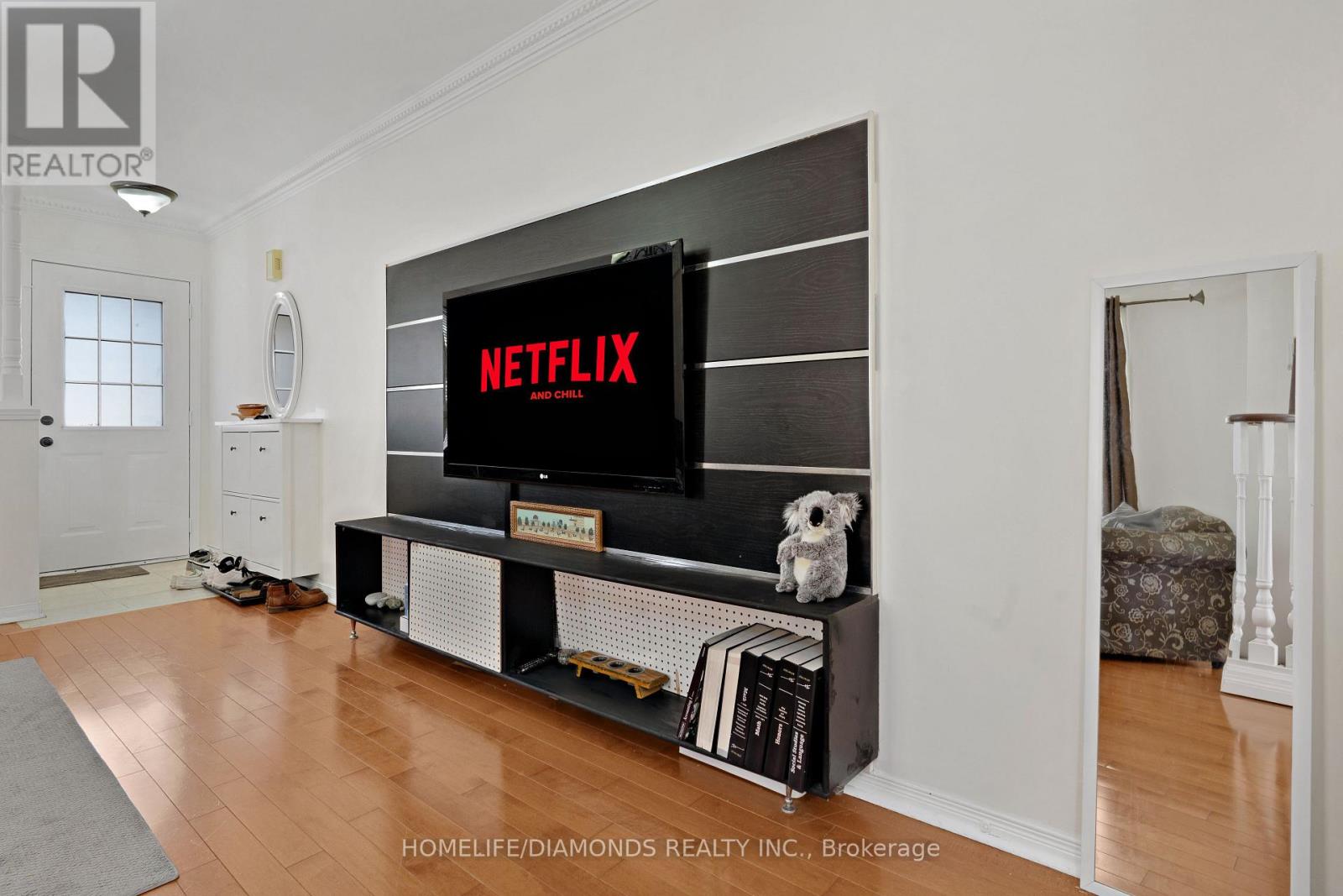 540 Delphine Drive, Burlington, Ontario  L7L 6X2 - Photo 11 - W12691022