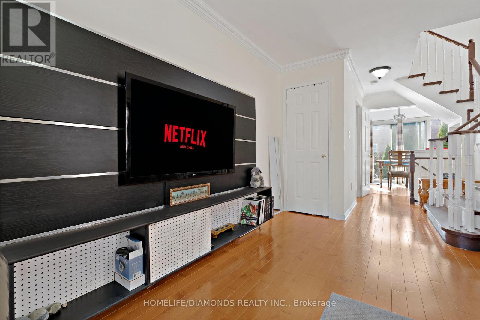 540 Delphine Drive, Burlington, Ontario  L7L 6X2 - Photo 12 - W12691022