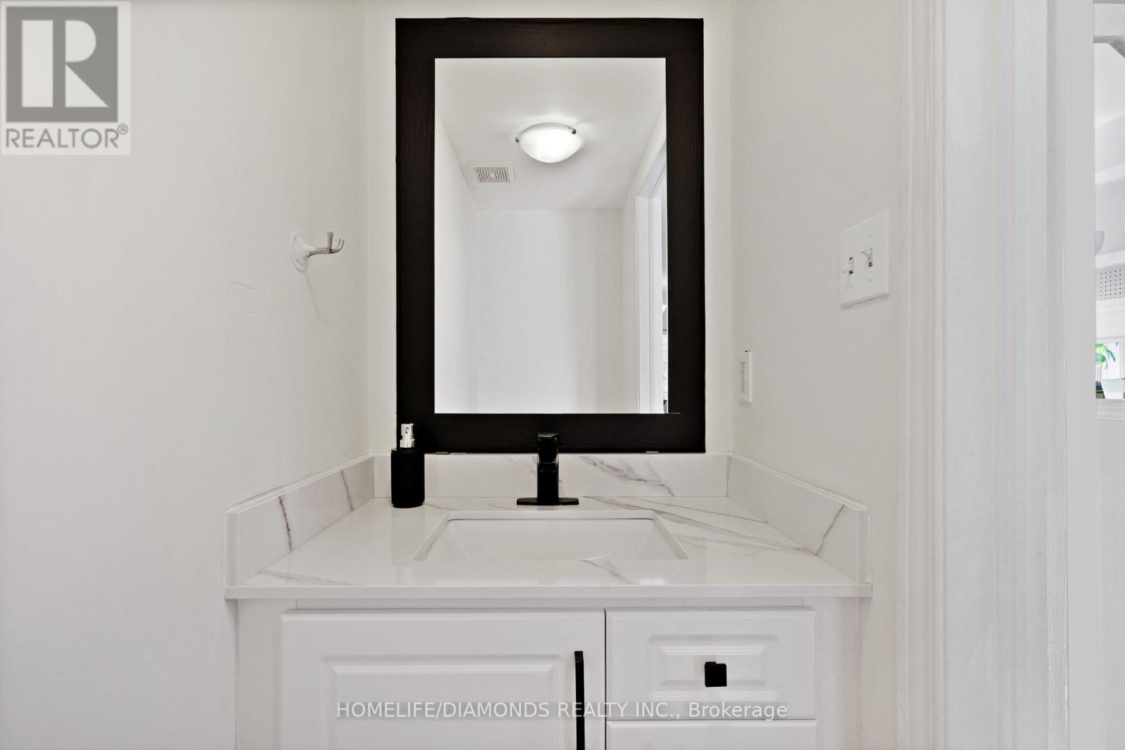 540 Delphine Drive, Burlington, Ontario  L7L 6X2 - Photo 14 - W12691022