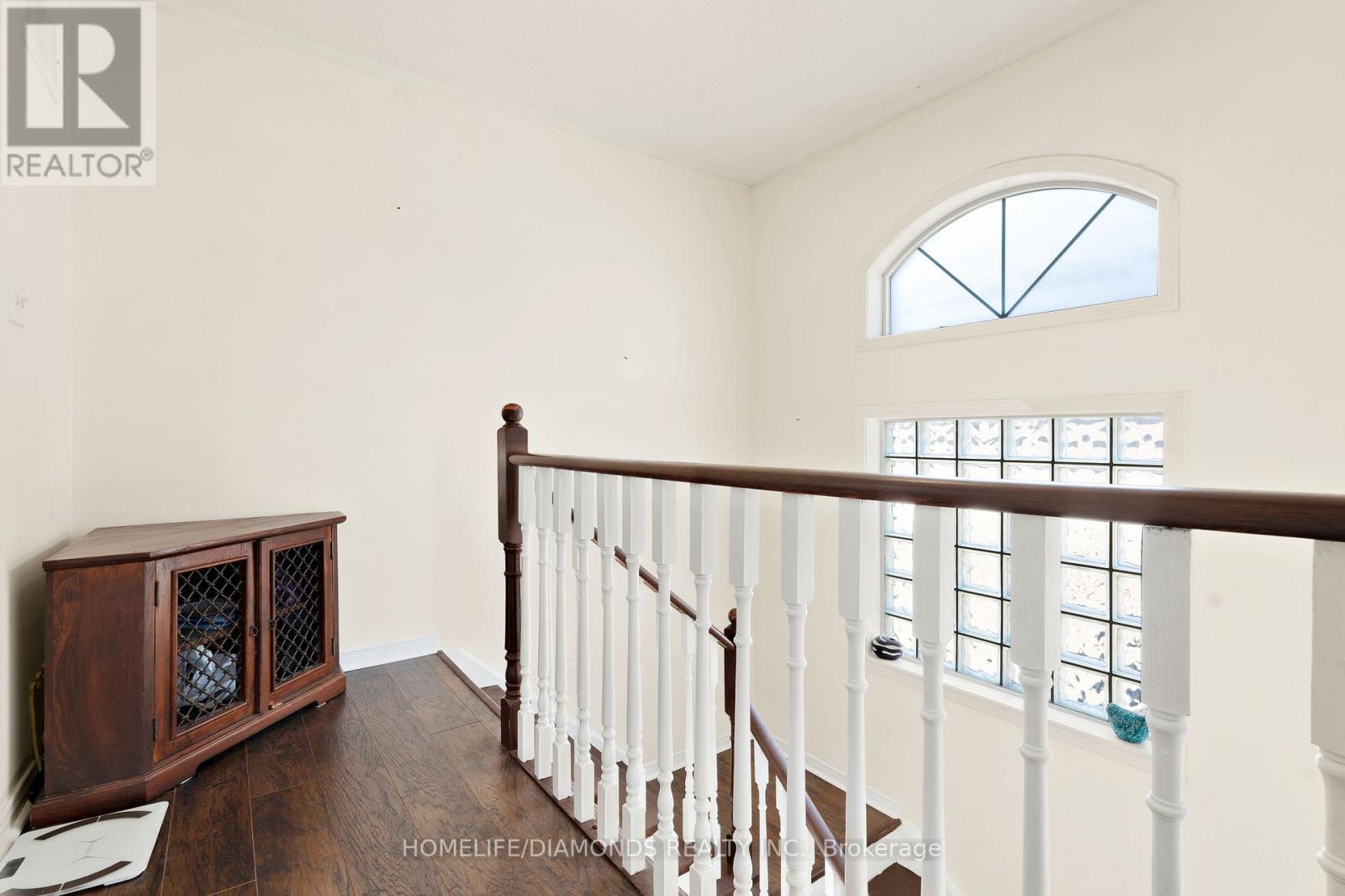 540 Delphine Drive, Burlington, Ontario  L7L 6X2 - Photo 22 - W12691022