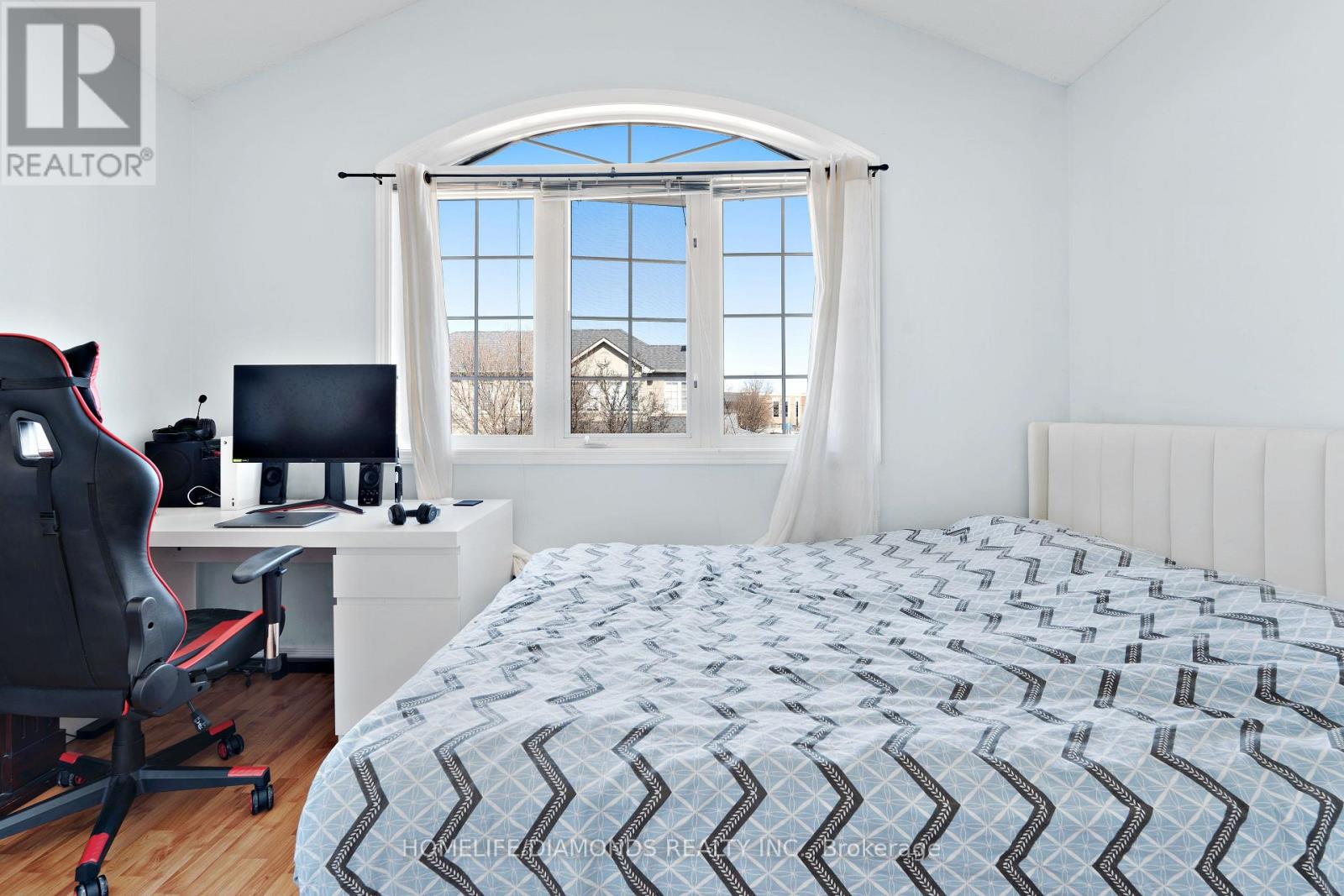 540 Delphine Drive, Burlington, Ontario  L7L 6X2 - Photo 33 - W12691022